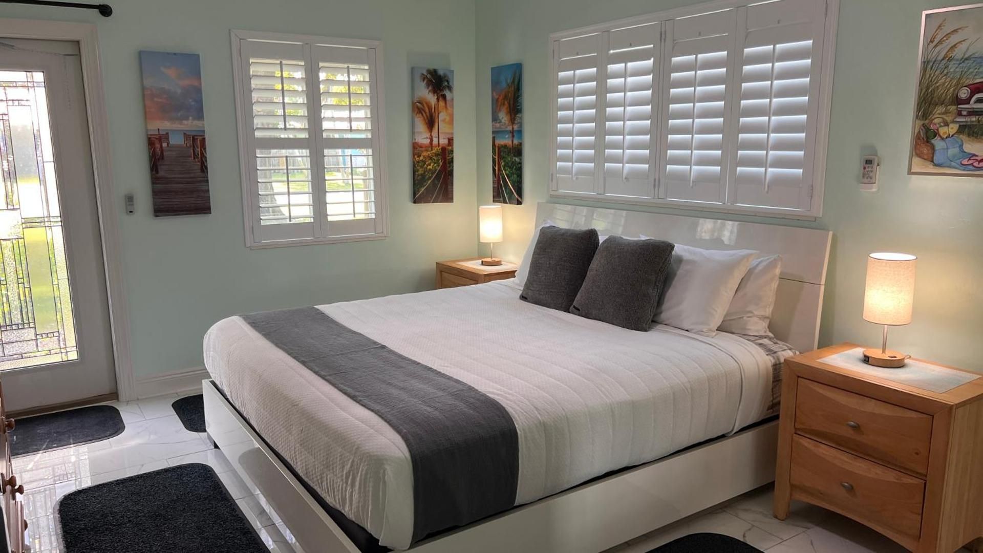 Billy's Resort- Men Only - Solo Hombres Deluxe King Room