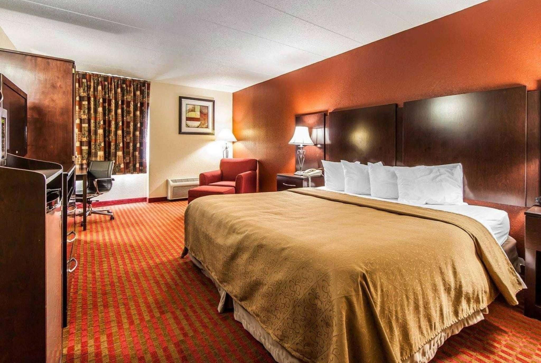 1 King Bed, Mobility Accessible Room, Roll-In Shower, Non-Smoking
