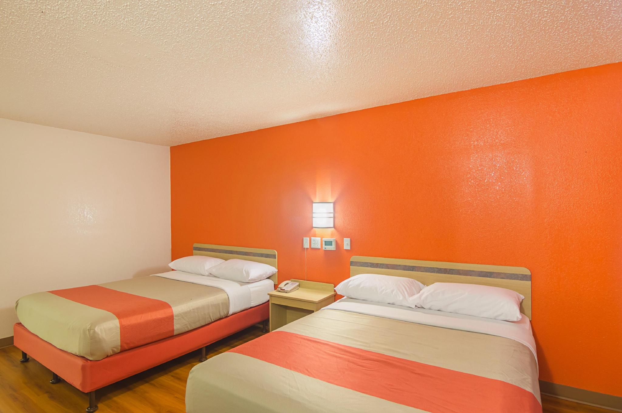 Motel6 Suwanee, GA - Gwinnett Center 2 QUEEN BEDS | SMOKING 2