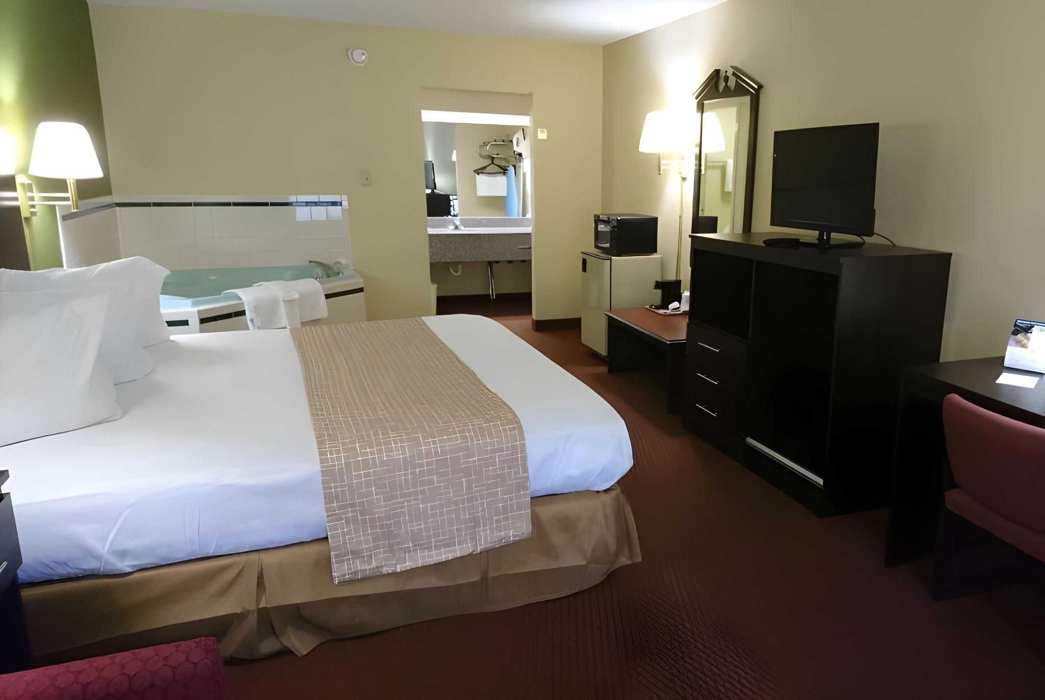 1 King Bed Suite Non-Smoking