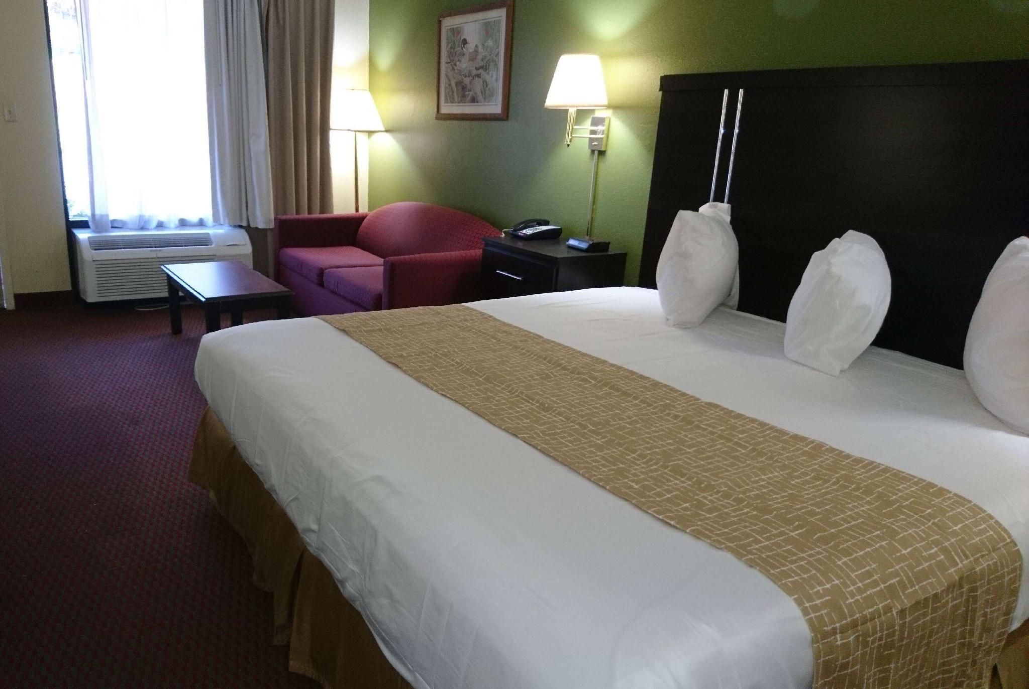 1 King Bed Suite - Non-Smoking