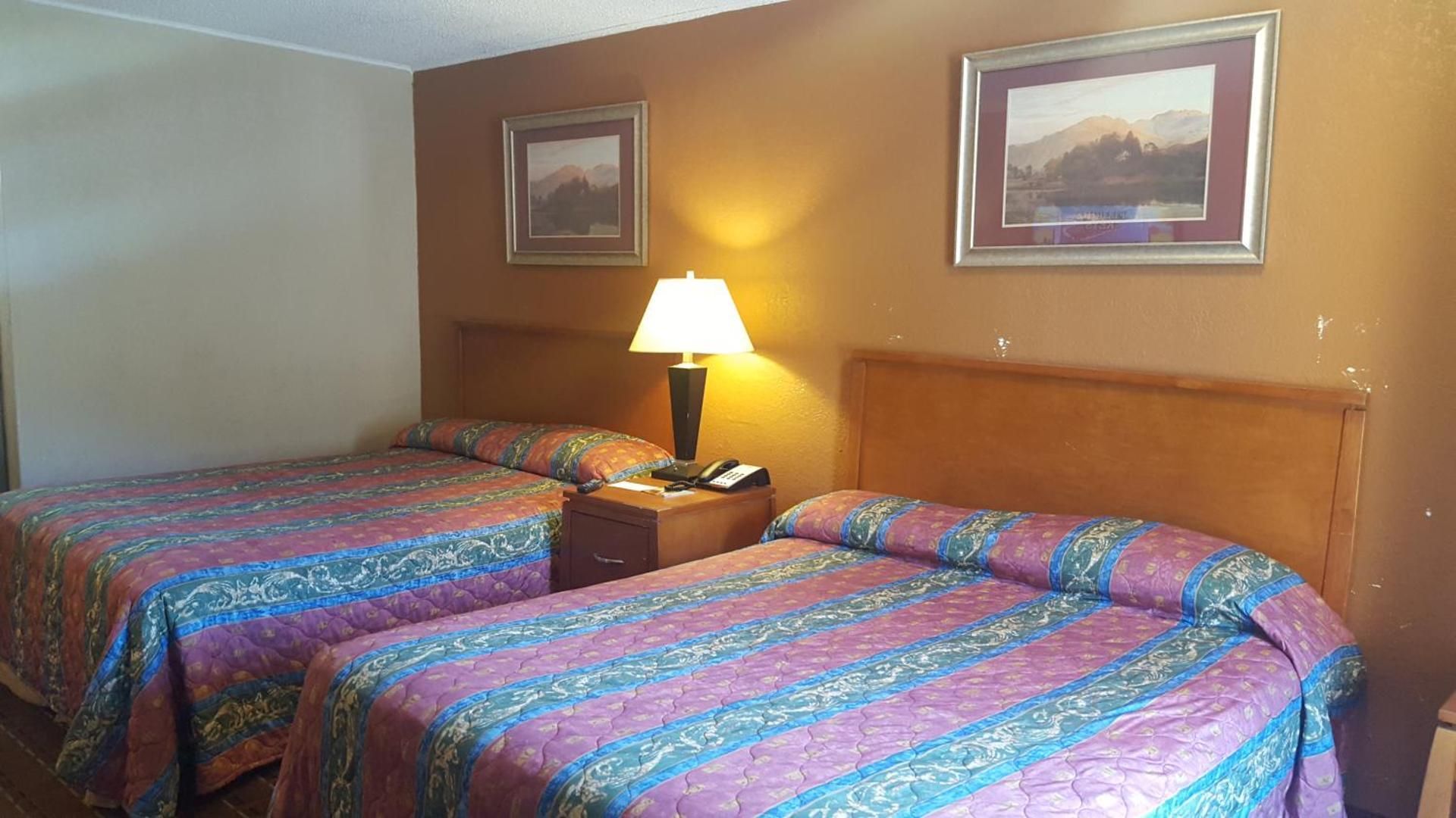 Queen Room with Two Queen Beds - Smoking
