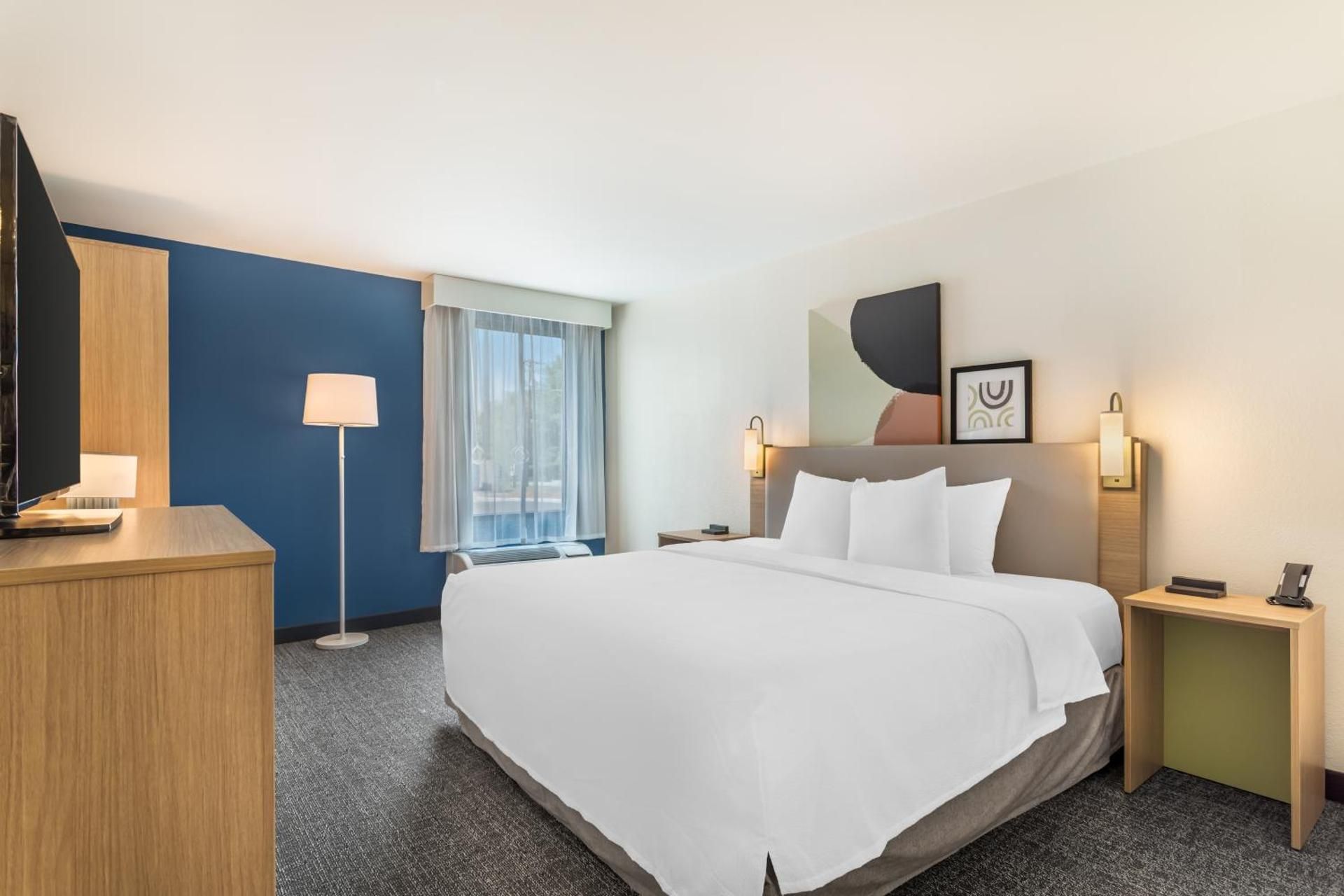 1 King Bed