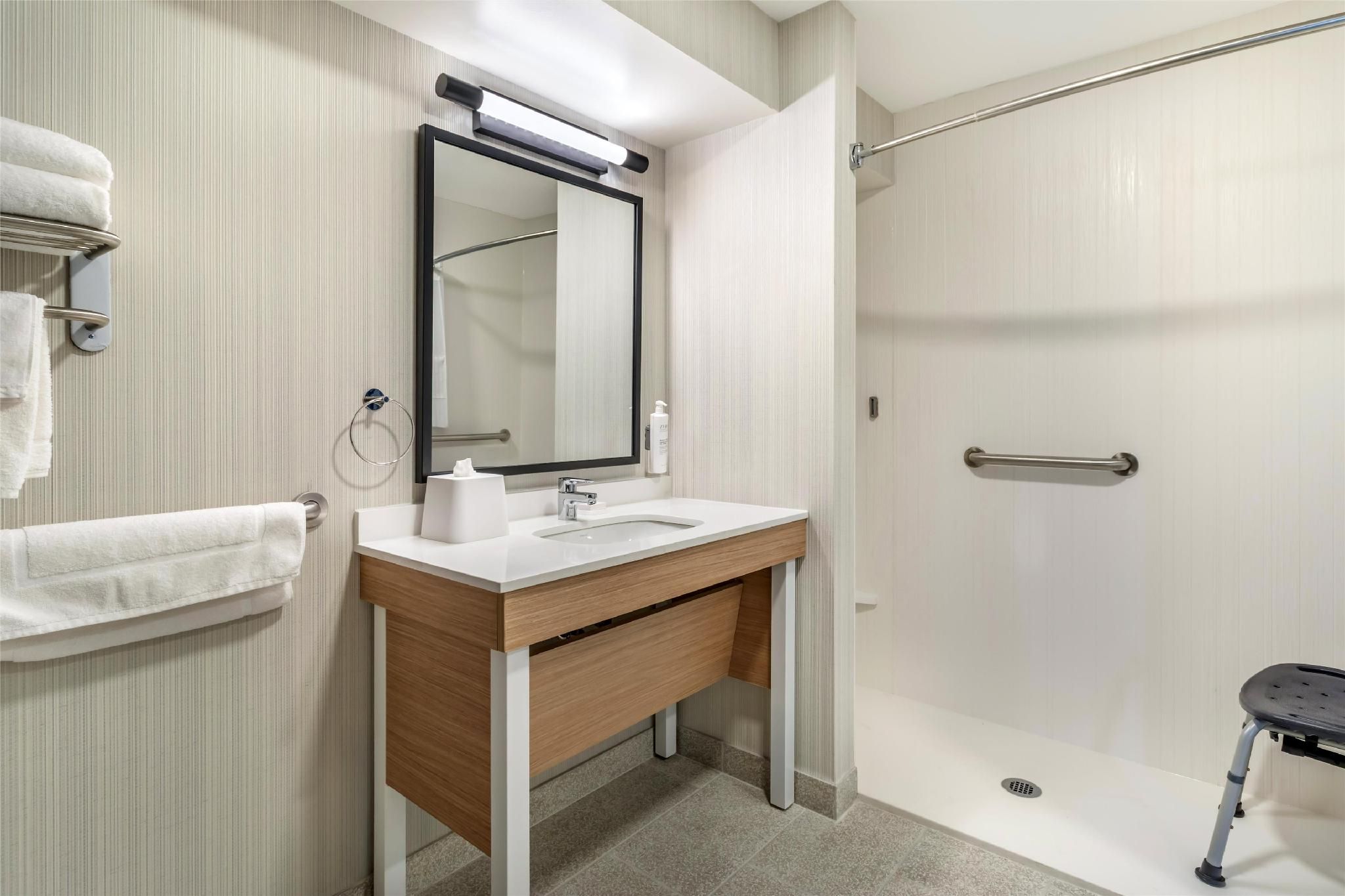 Spark by Hilton Knoxville North I-75 1 King Mobility/Hearing Accessible Ri Shower 2