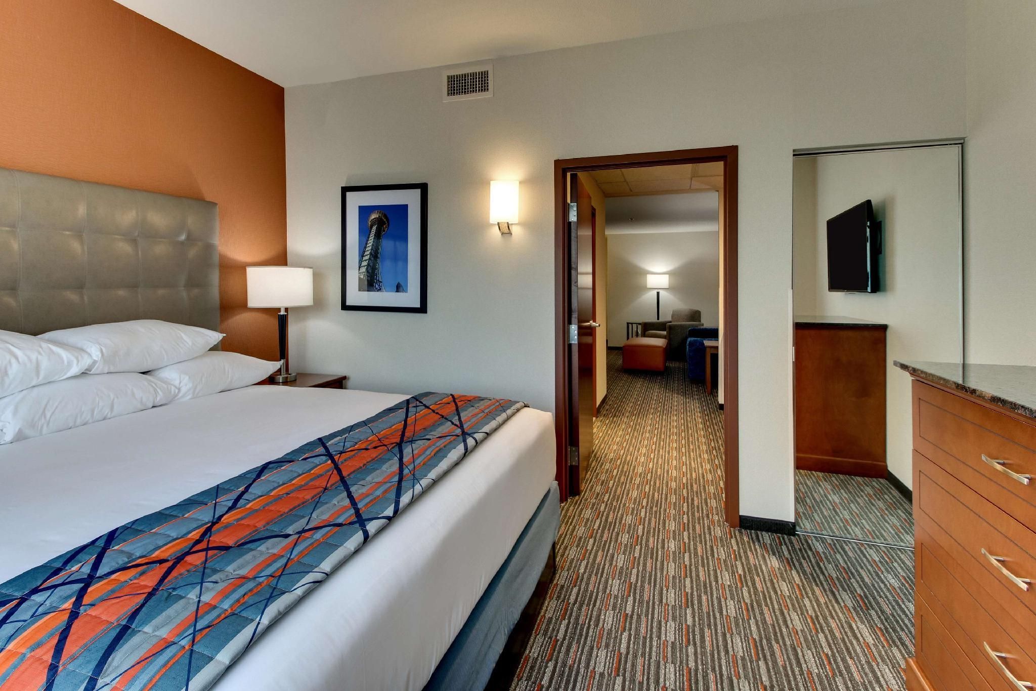 1 King Bed Meeting Suite, 2 Rooms, Accessible with Roll-in Shower