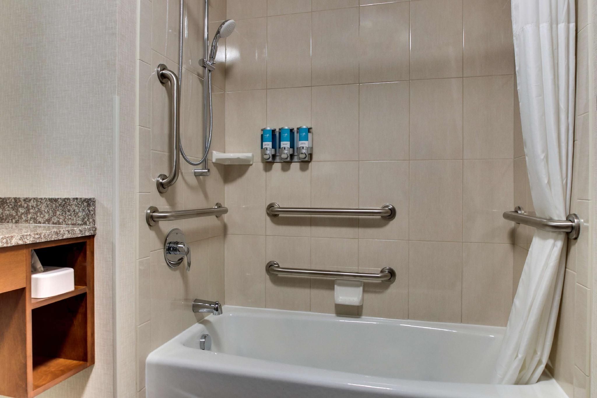2 Queen Bed Suite, 2 Rooms with Sofa Sleeper, Accessible with Tub
