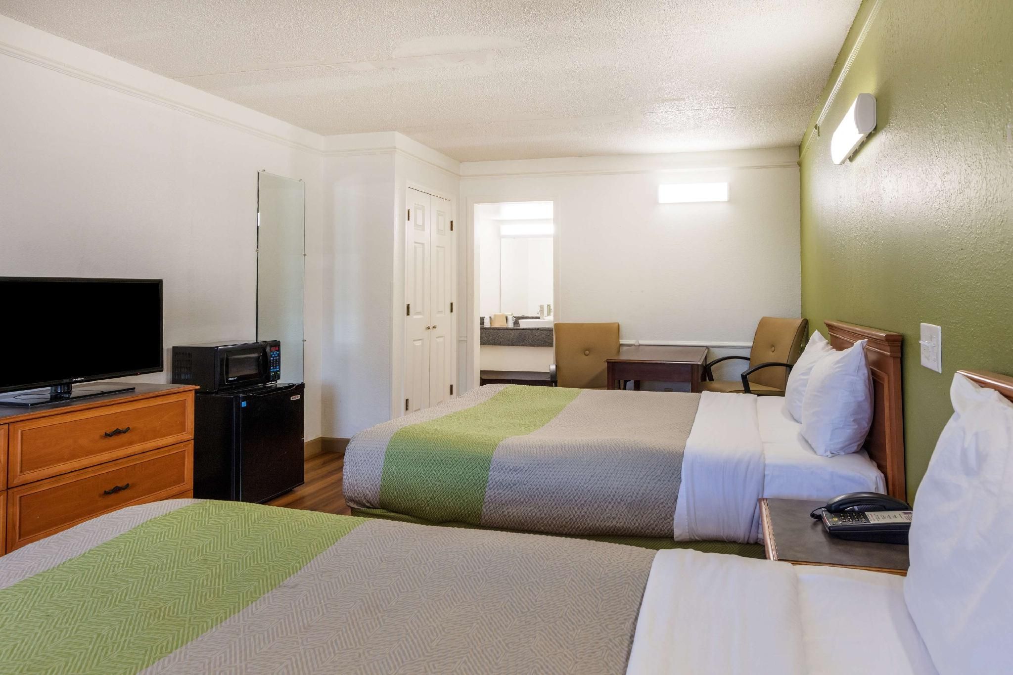 2 Full Beds | Smoking
