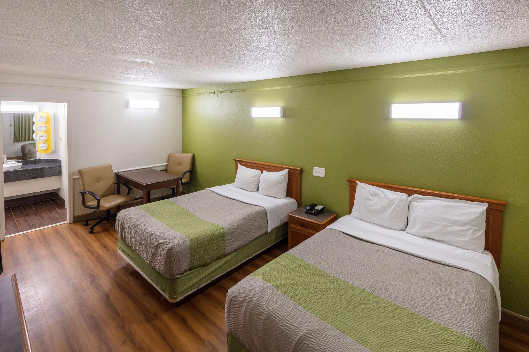 2 Full Beds | Smoking