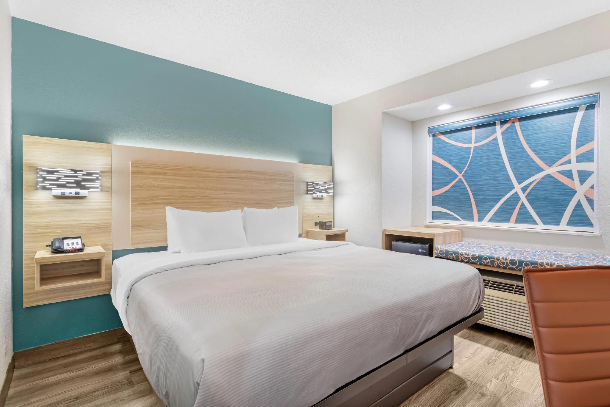 1 King Bed, Nonsmoking