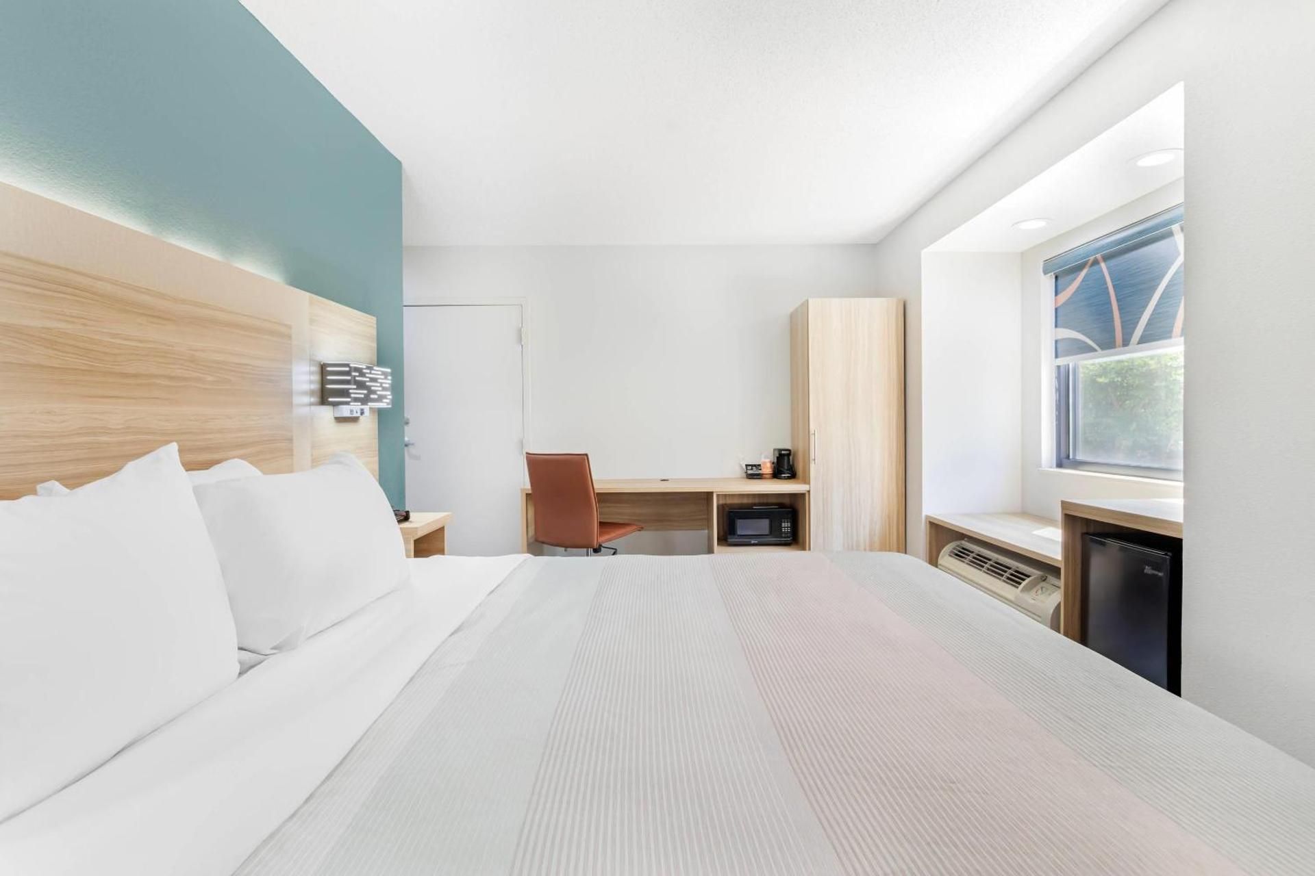 King Room with Roll-in-Shower - Accessible/Non-Smoking