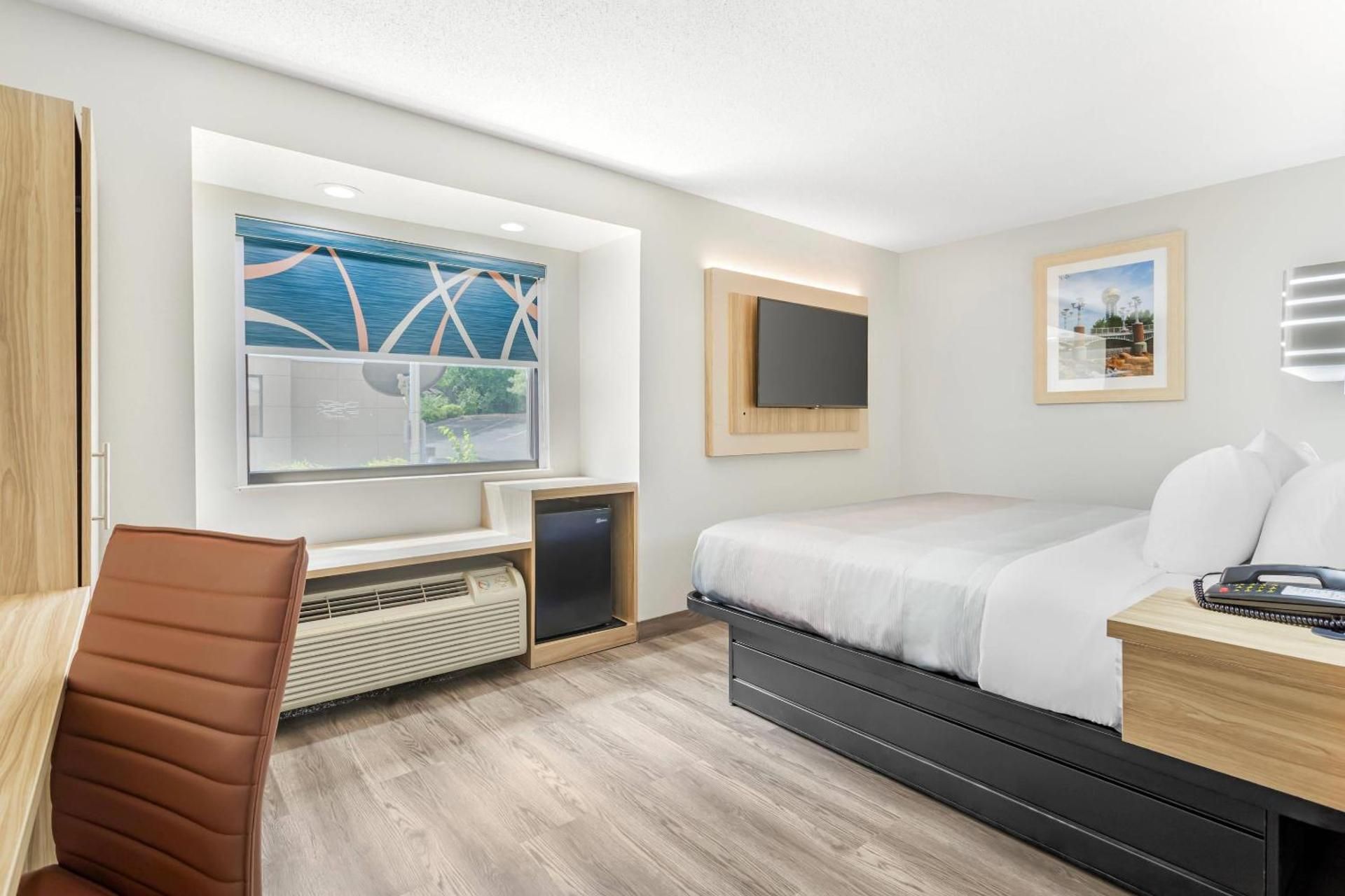 King Room with Roll-in-Shower - Accessible/Non-Smoking