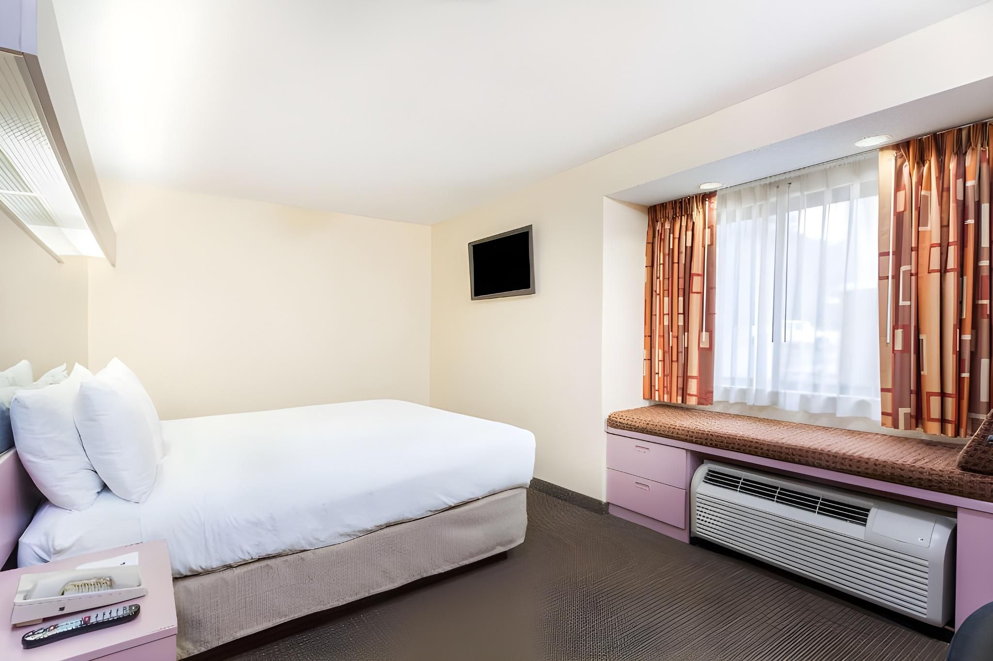 1 Queen Bed, Nonsmoking