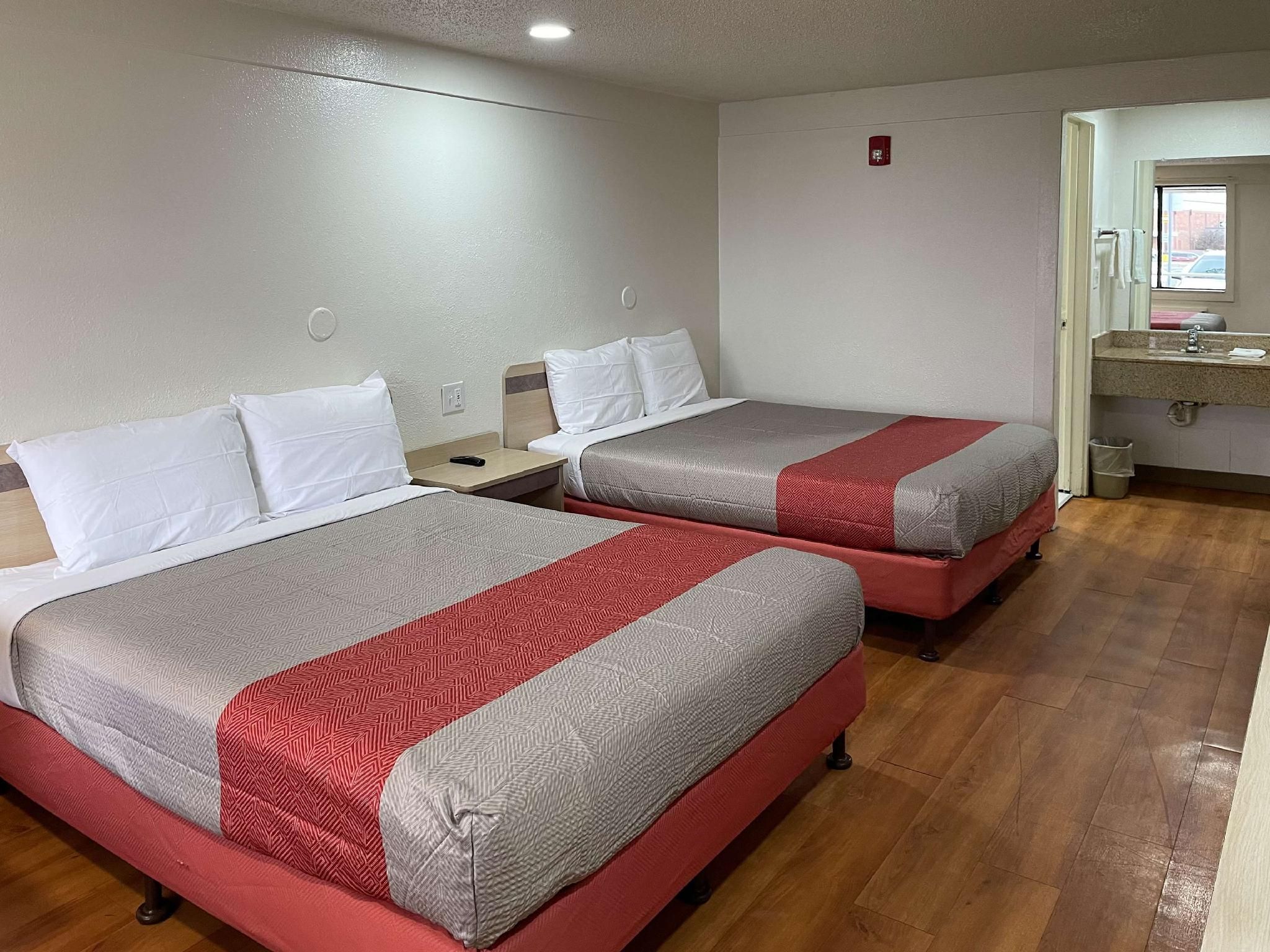 2 Full Beds | Mobil Access Tub Smk Micfridg