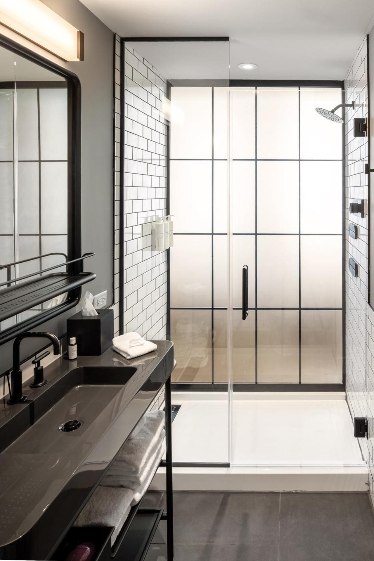 Moxy Cincinnati Downtown Guest Room with Two Queen Beds or Two Twin Bunk Beds - The Six Pack 2