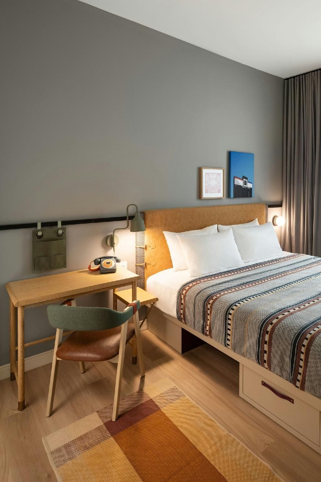 Working In The Rain, Guest Room, 1 King