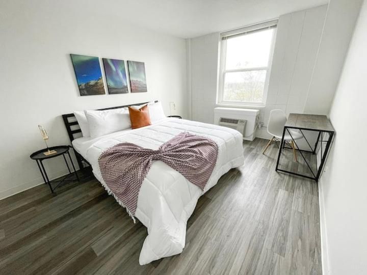 Deluxe King Suite