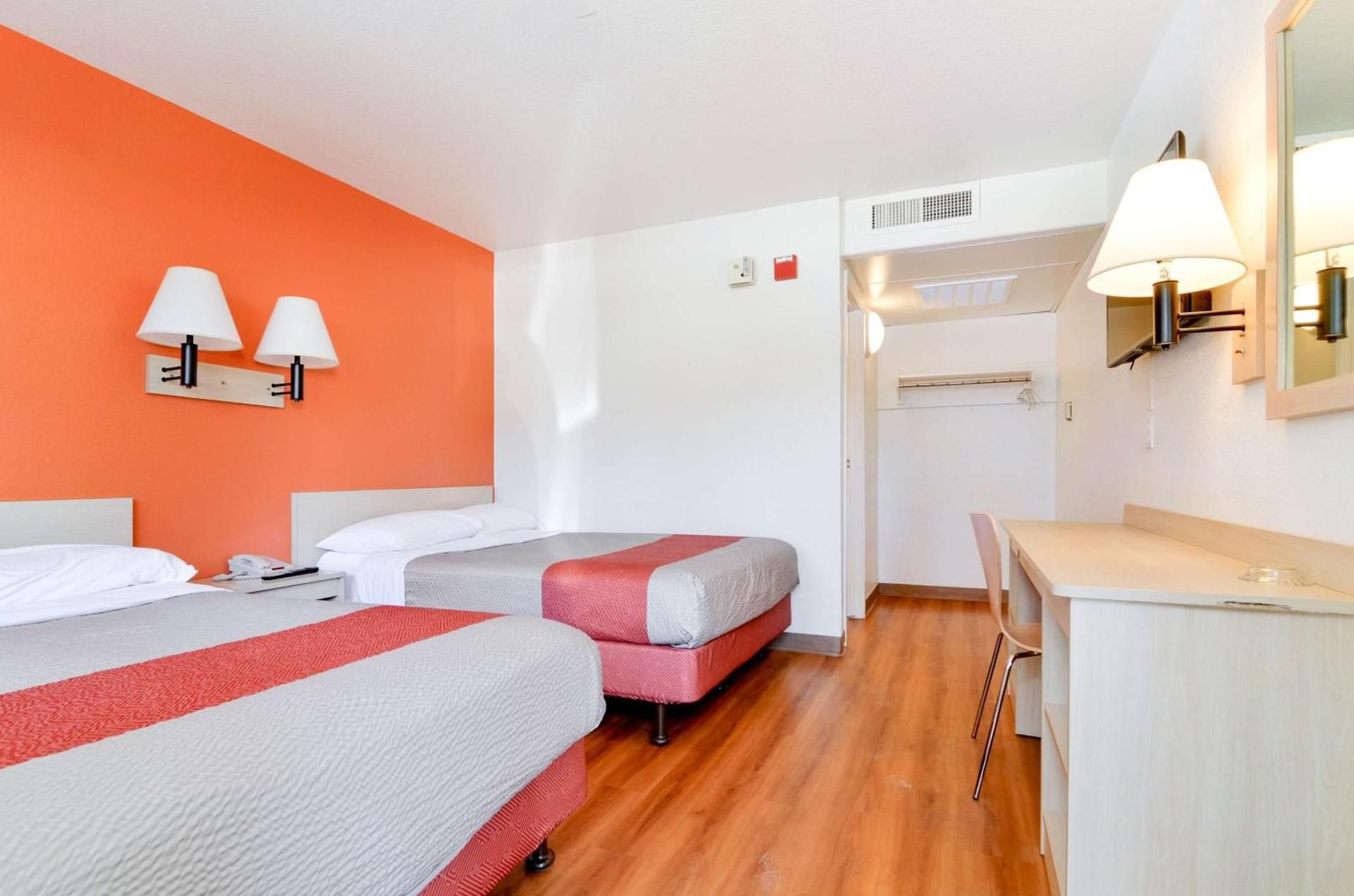 2 Full Beds Smoke-Free