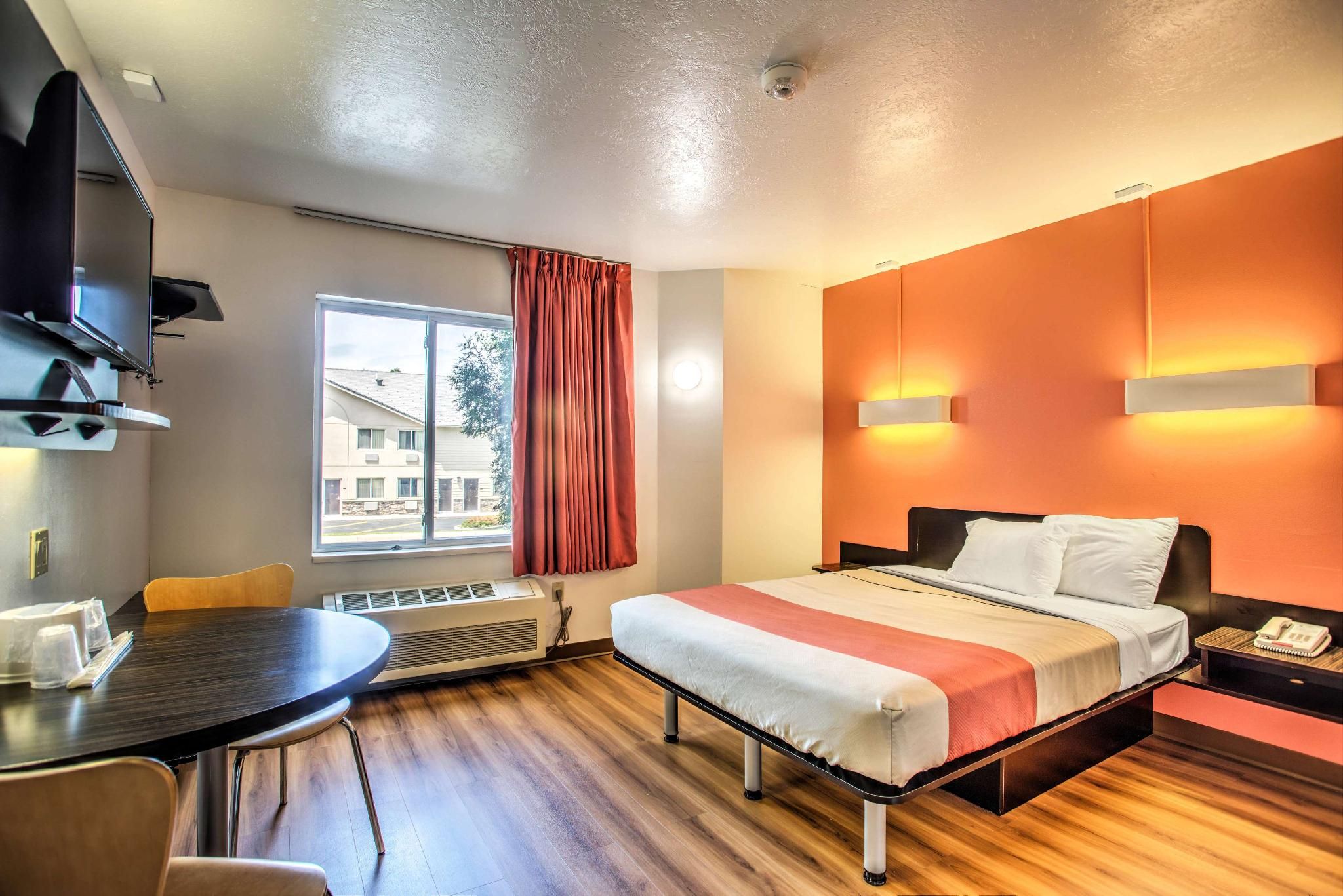 1 Queen Bed | Non-Smoking, Micfridge