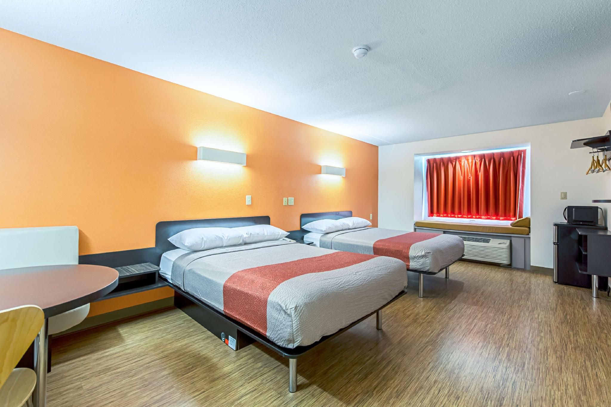 2 Queen Beds - Non-Smoking