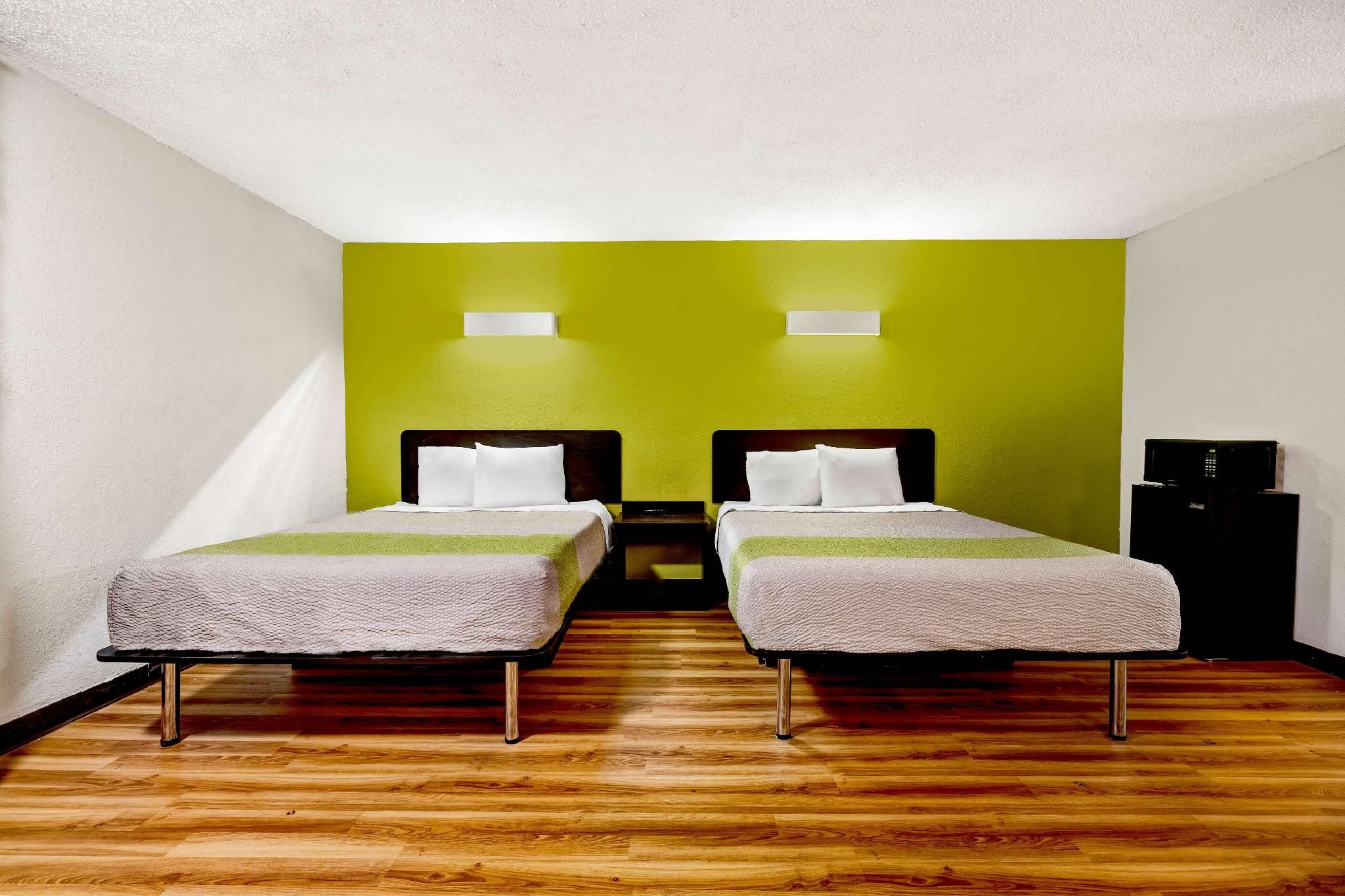 2 Queen Beds | Mobil Access Tub Nsmk Micfridg