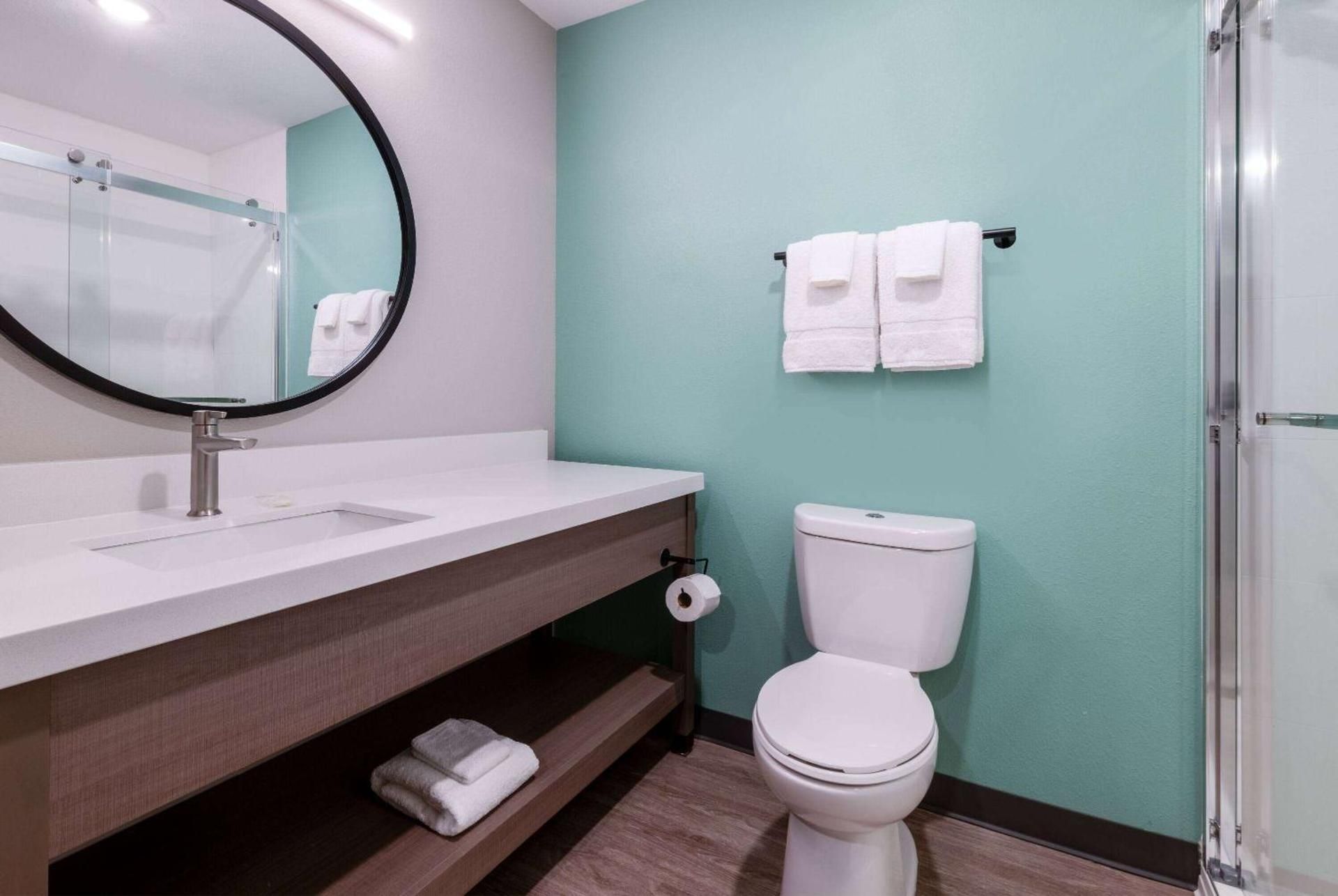 1 Queen Bed, Suite, Non-Smoking