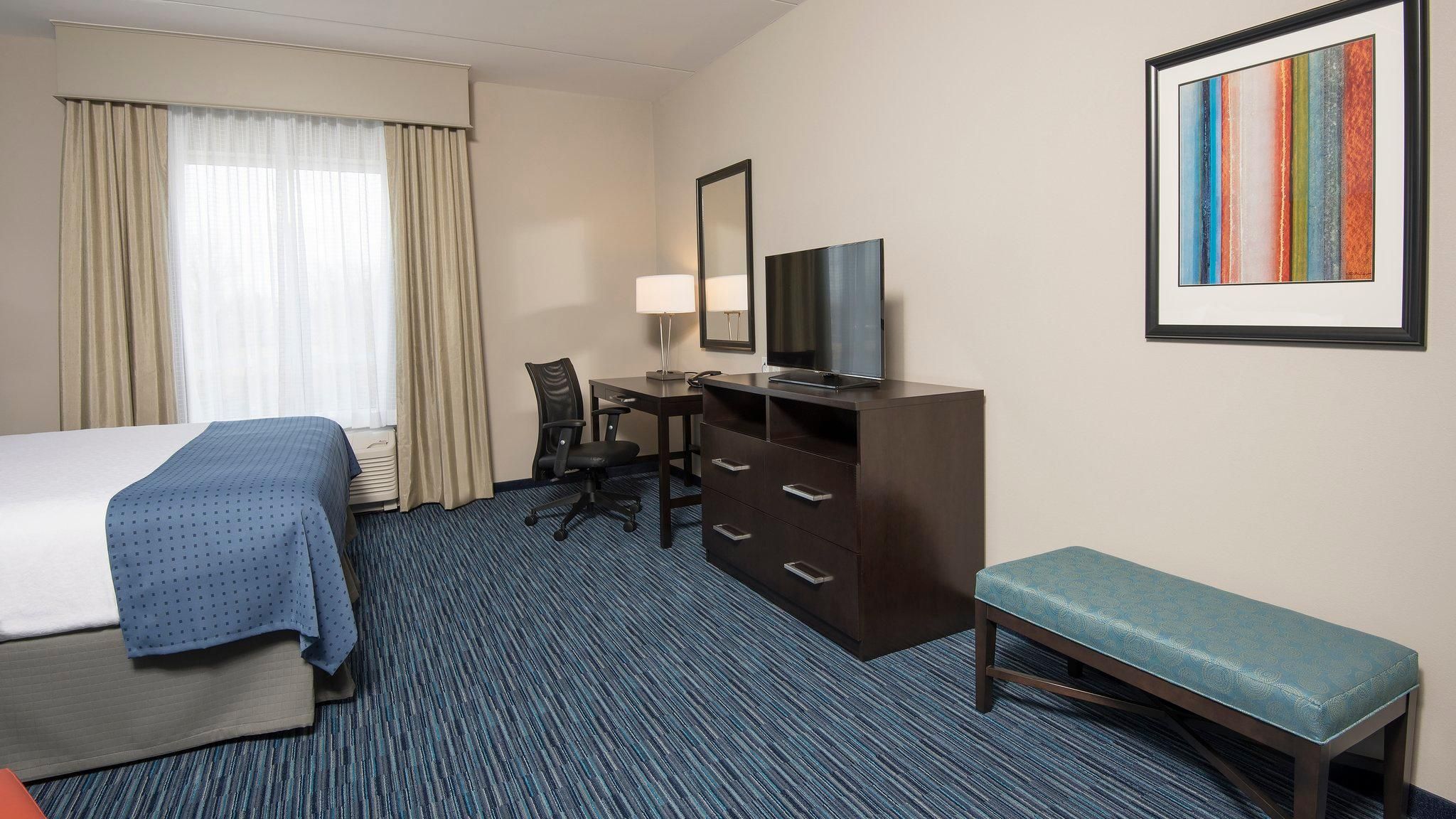 King Room with Roll-in Shower - Disability Access/Non-Smoking