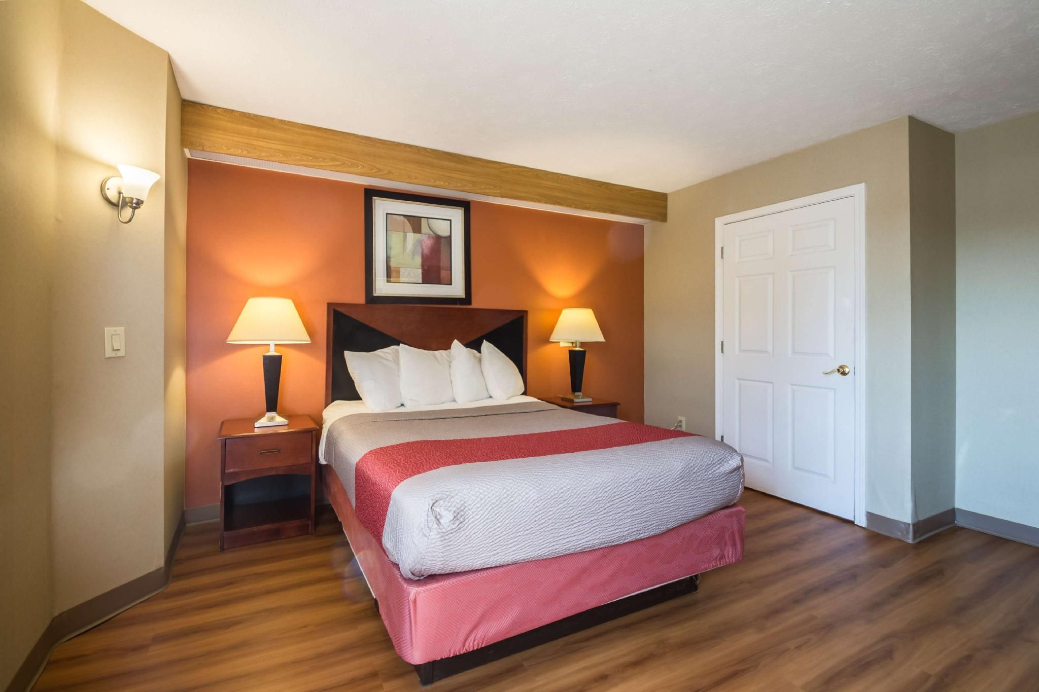 1 King Bed | Mobility Accessible RI Shower Nsmk