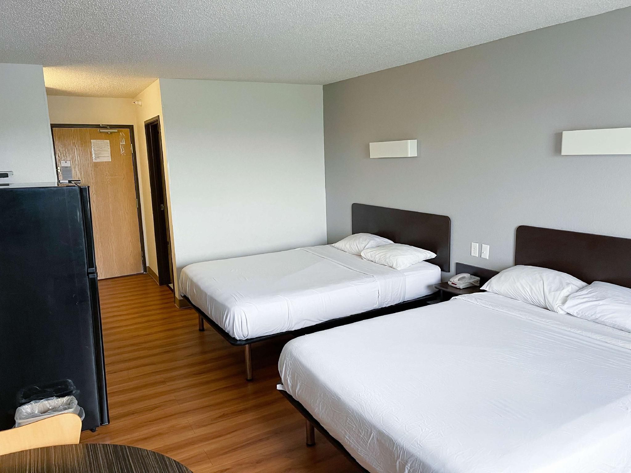 2 Queen Beds | Non-Smoking, Kitchen