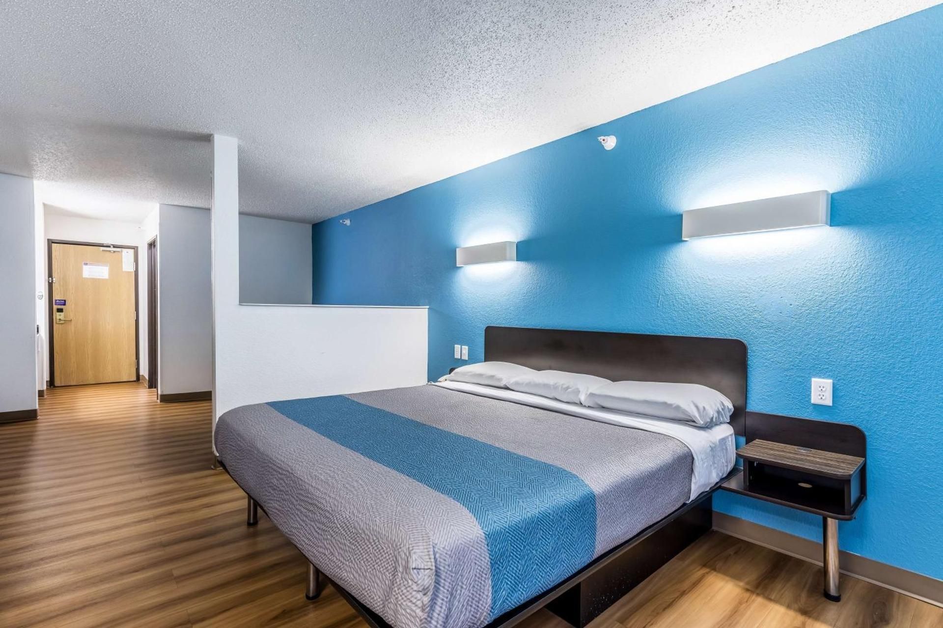 King Room - Disability Access - Non-Smoking