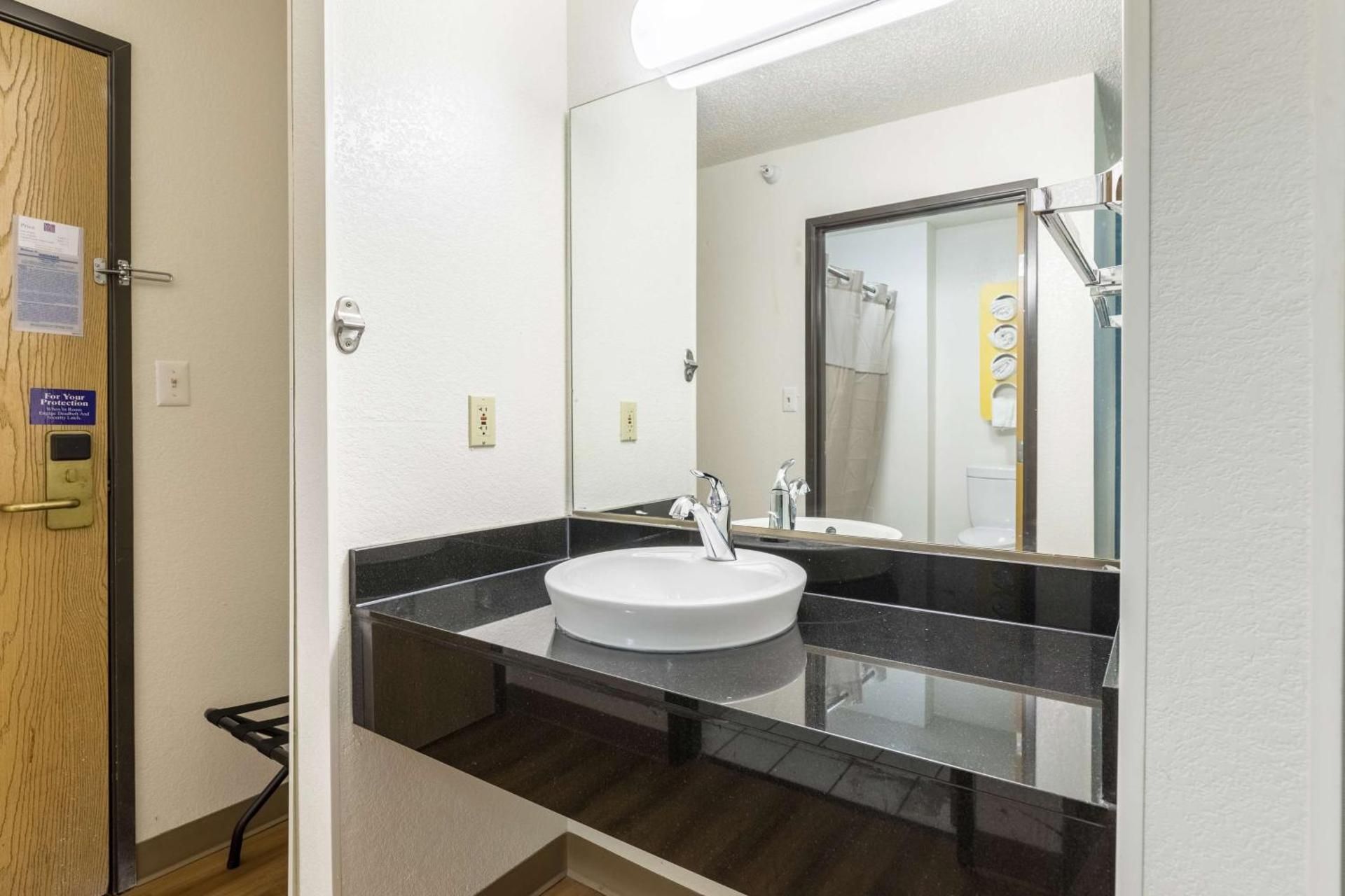 King Room - Disability Access - Non-Smoking