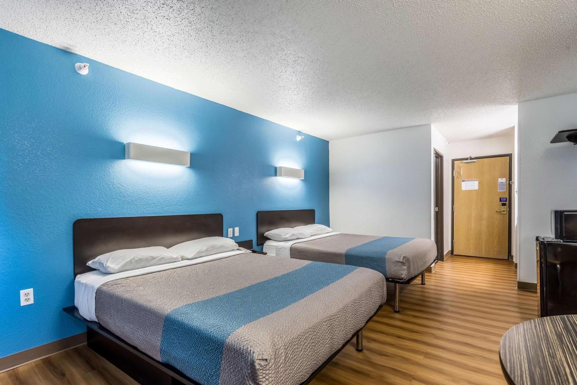 Deluxe Queen Room with Two Queen Beds - Non-Smoking