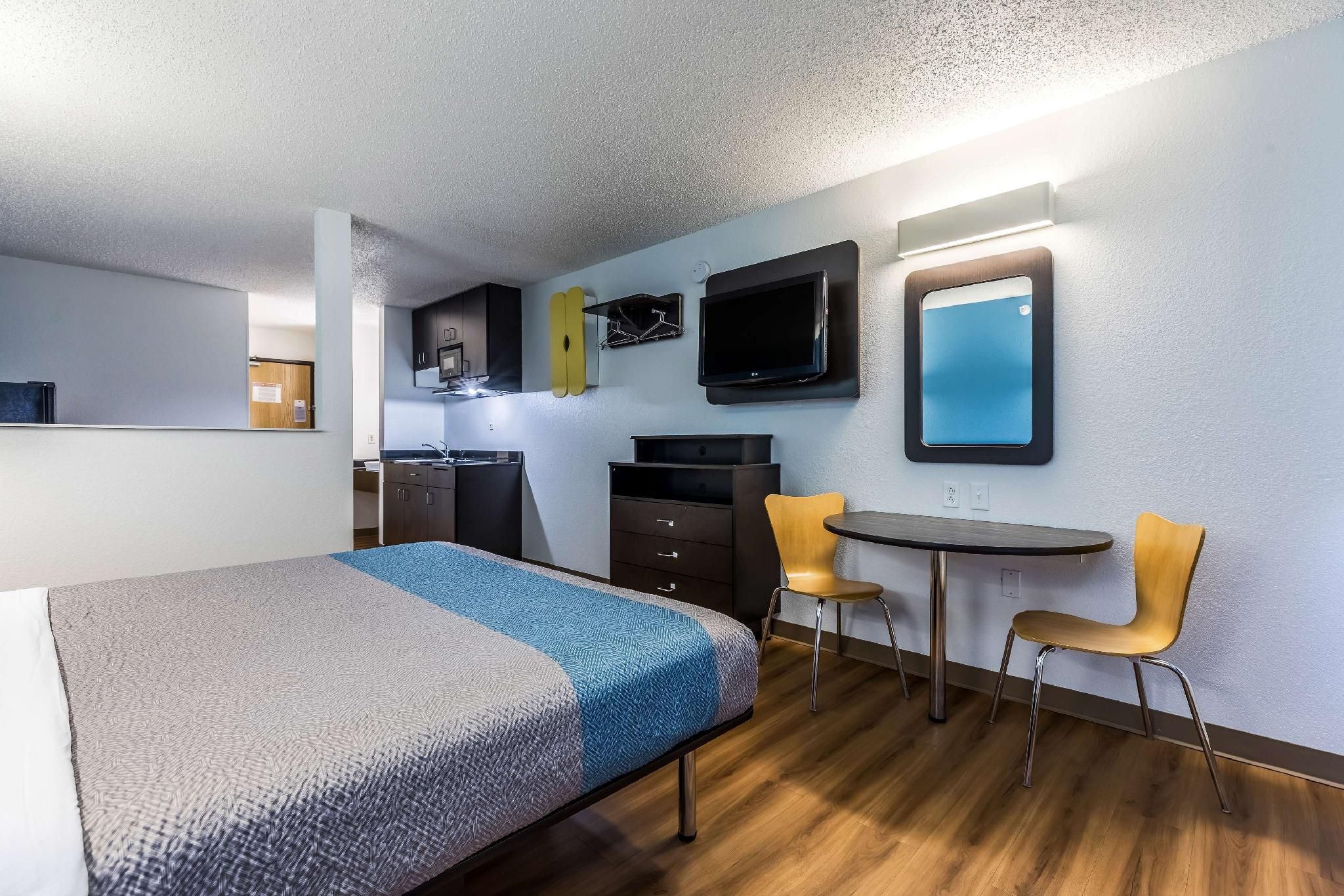 1 Queen Bed | Mobility Accessible Tub Nsmk