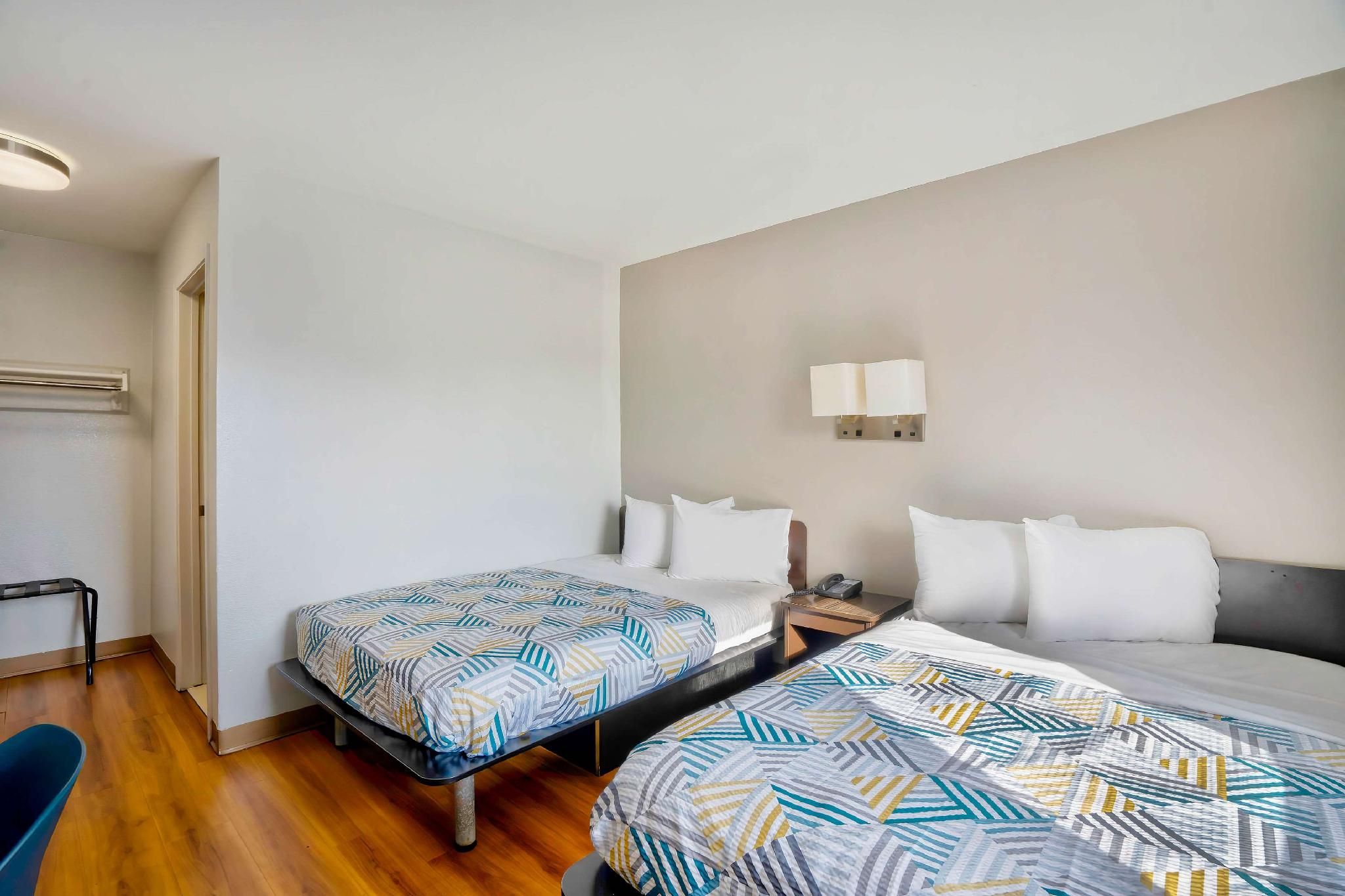 2 Full Beds | Smoking, Micfridge