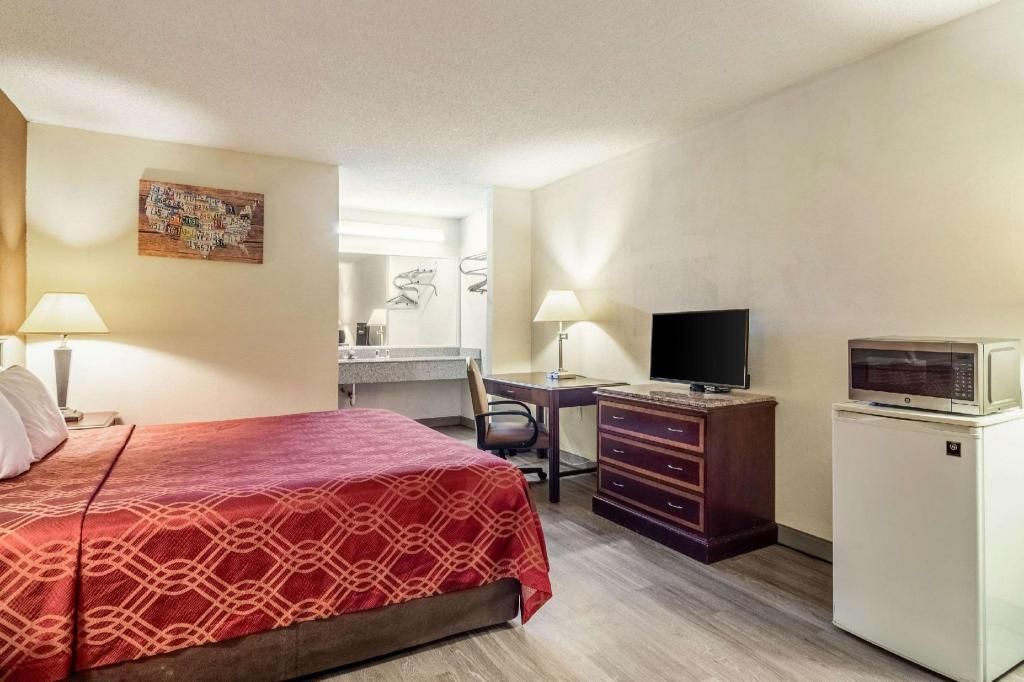 King Room - Accessible/Smoking