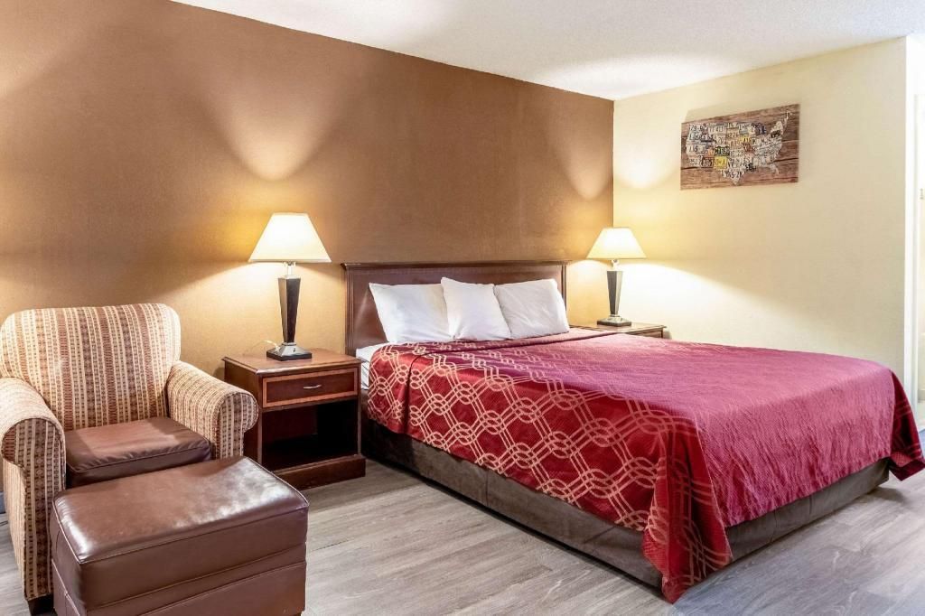 King Room - Accessible/Smoking