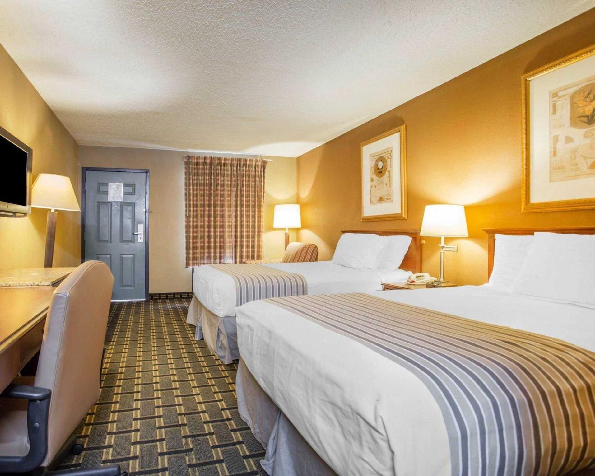 Econo Lodge Acworth East 2 Double Beds, Smoking 2