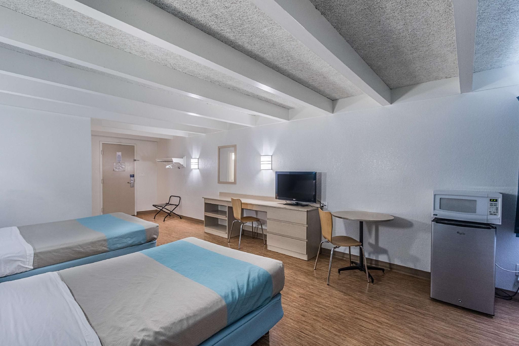2 Full Beds | Non-Smoking