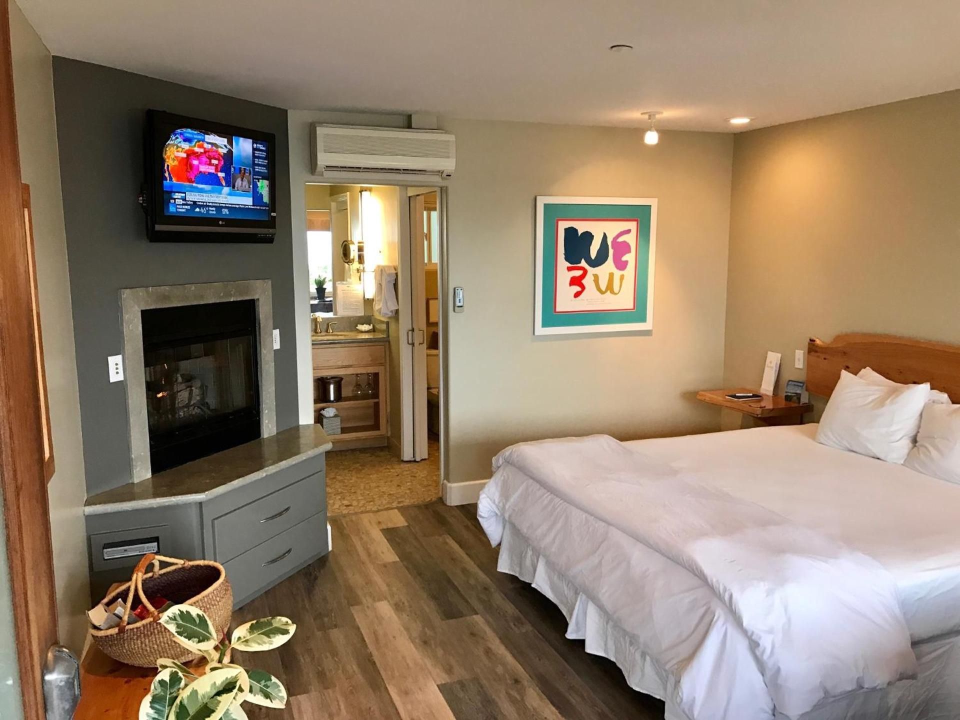 King Room with Partial Sea View