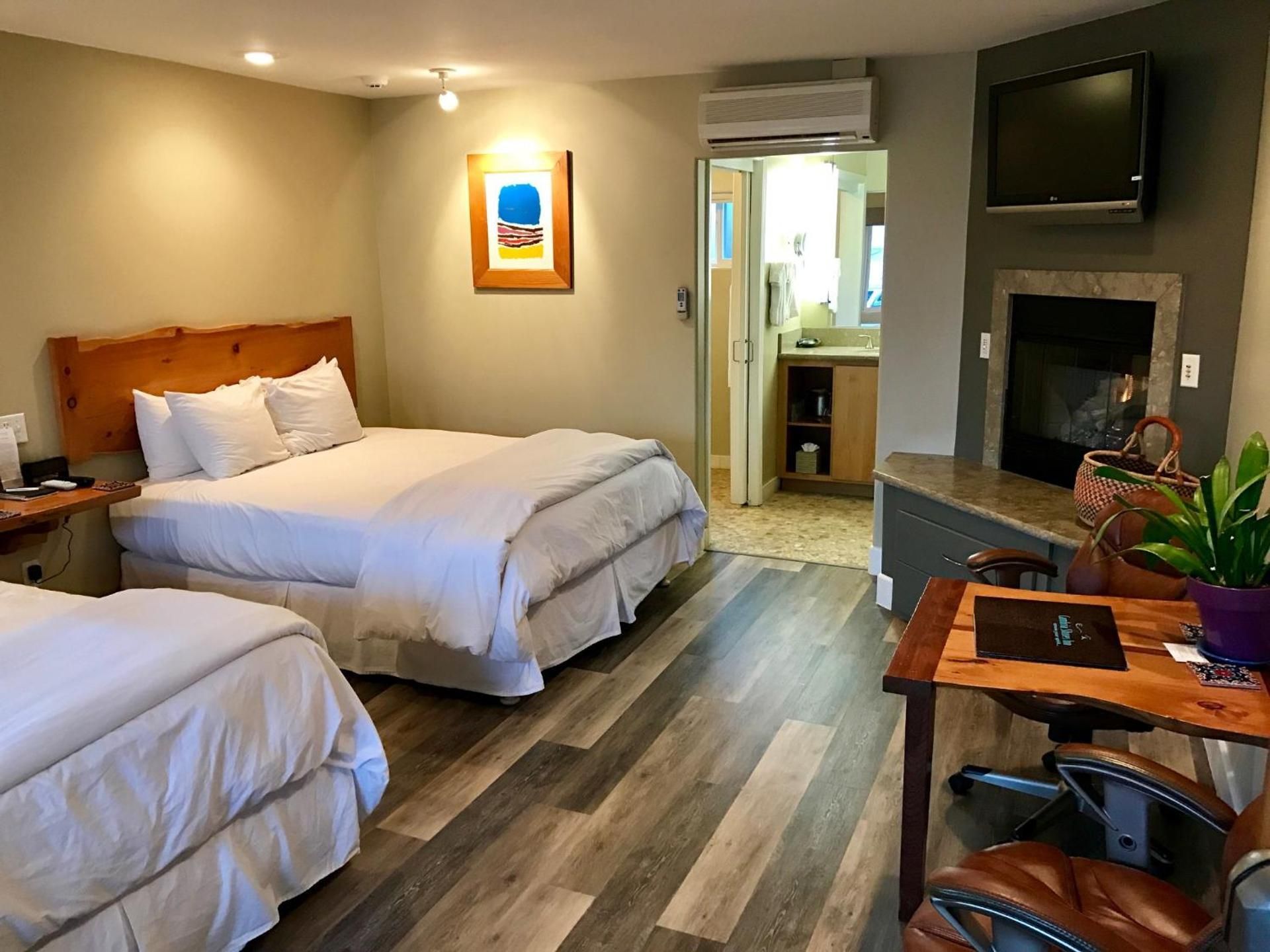 Queen Room with Two Queen Beds with Partial Ocean View
