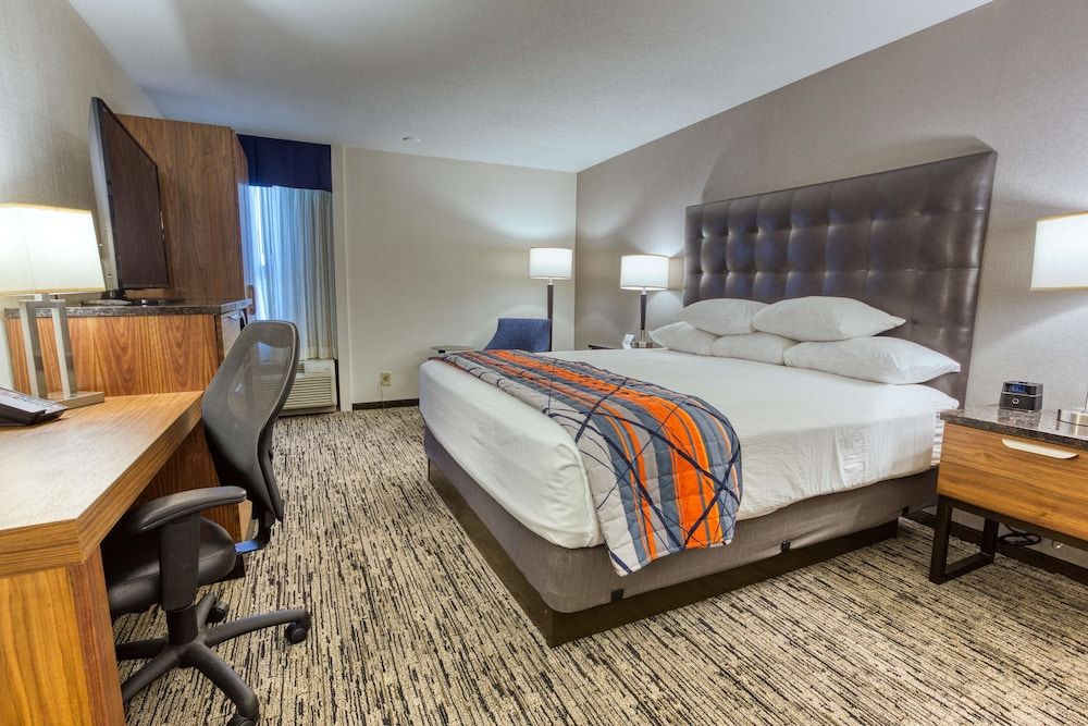 Room, 1 King Bed, Accessible (Upper Floor, Tub)