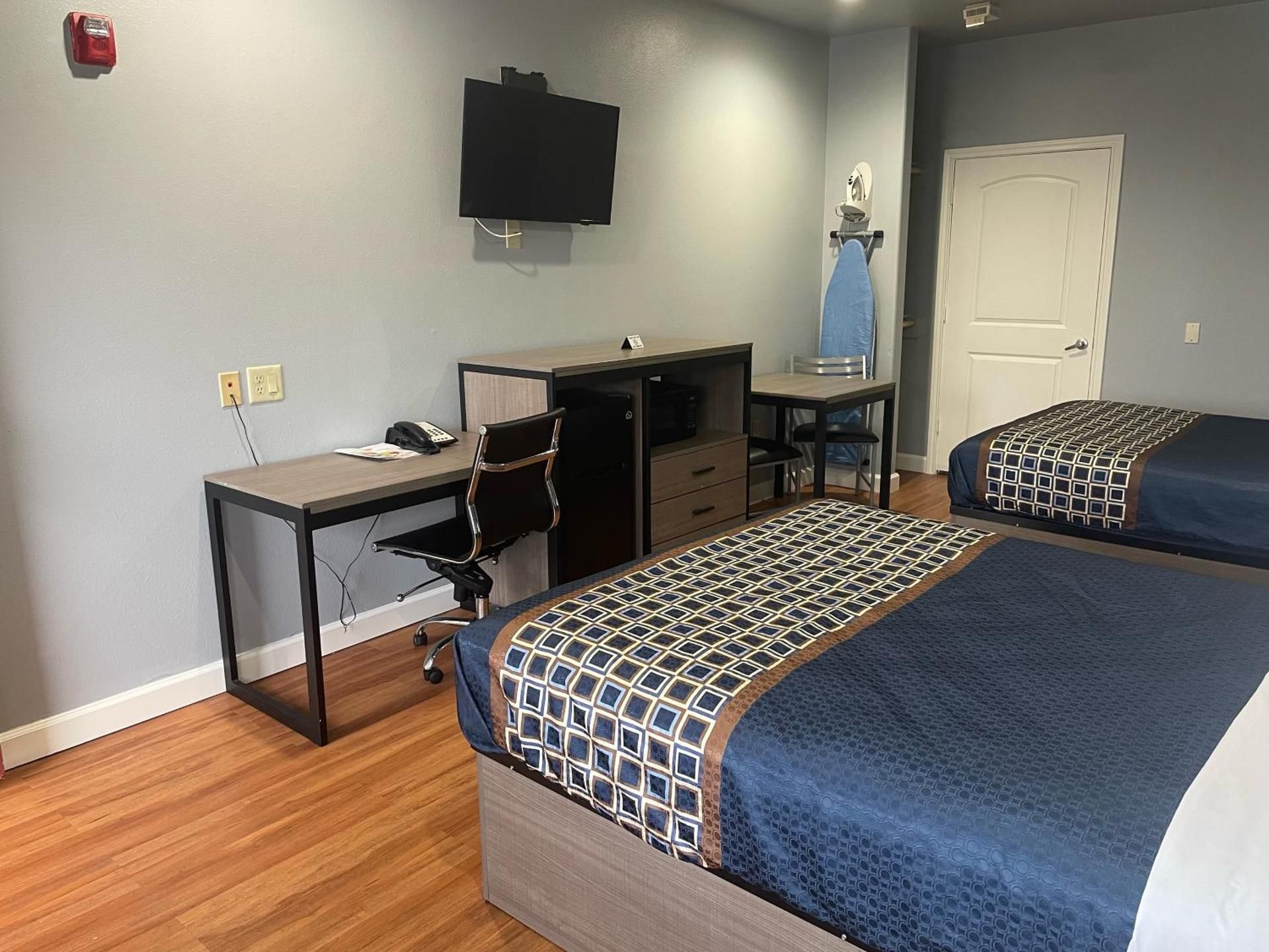 Two Double Beds Non Smoking