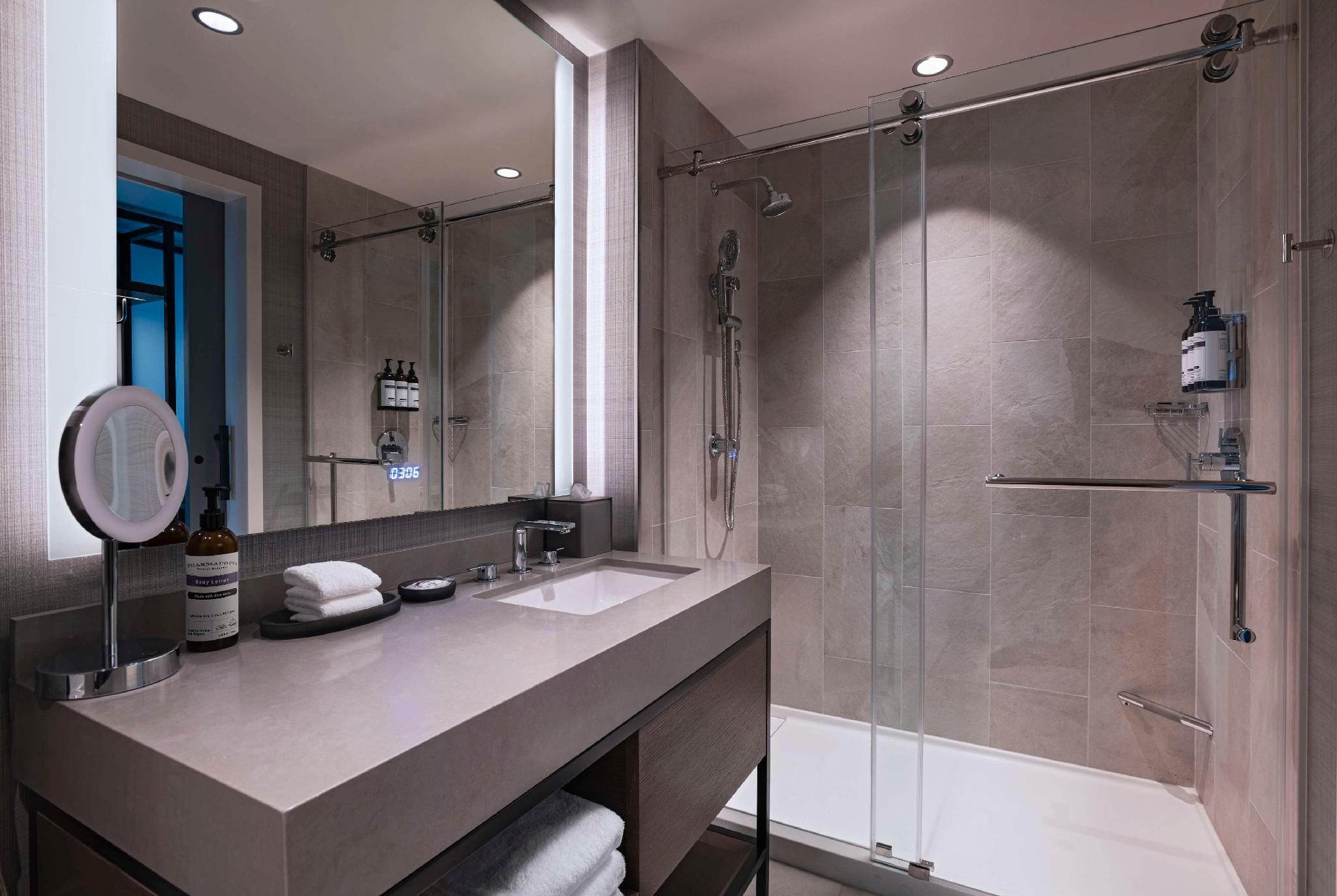 Regency Suite