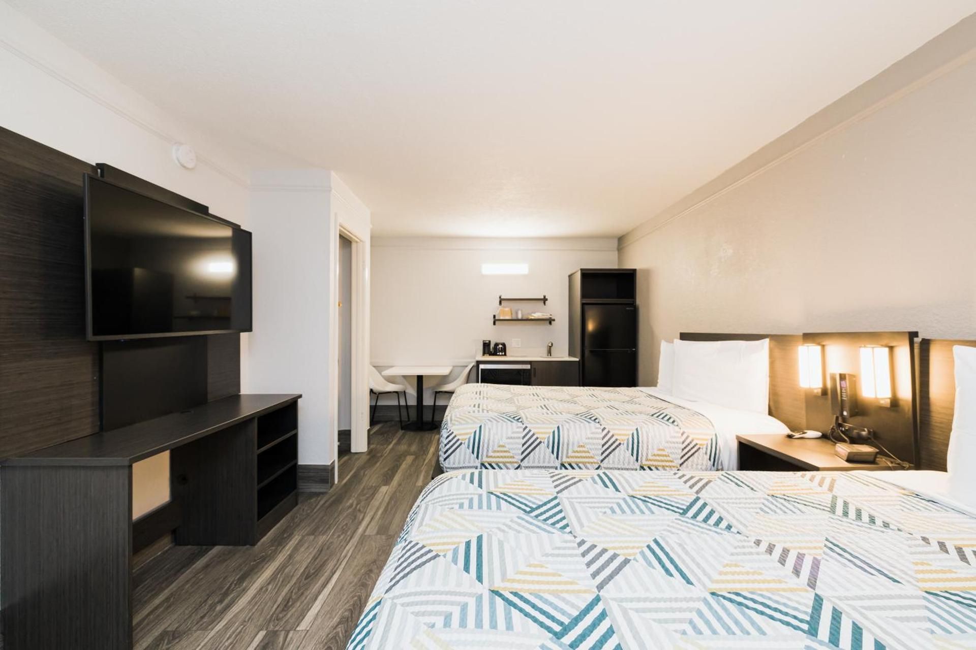 Deluxe Quadruple Room - Non-Smoking