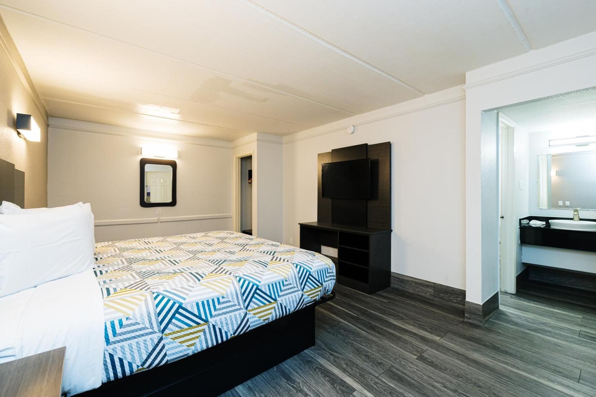 King Room with Roll-In Shower - Disability Access