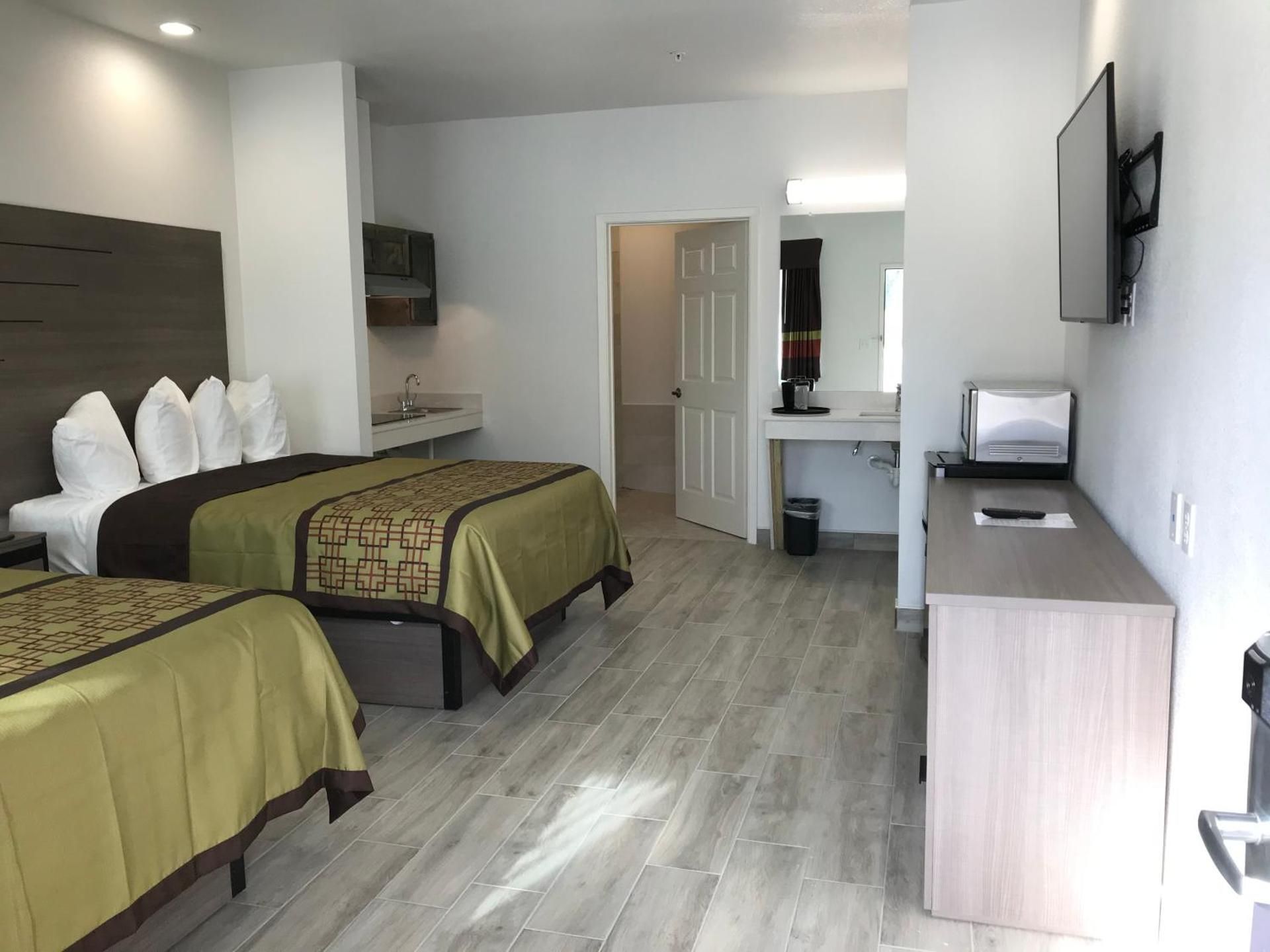Queen Suite with Two Queen Beds and Roll-In Shower - Disability Access/Non-Smoking