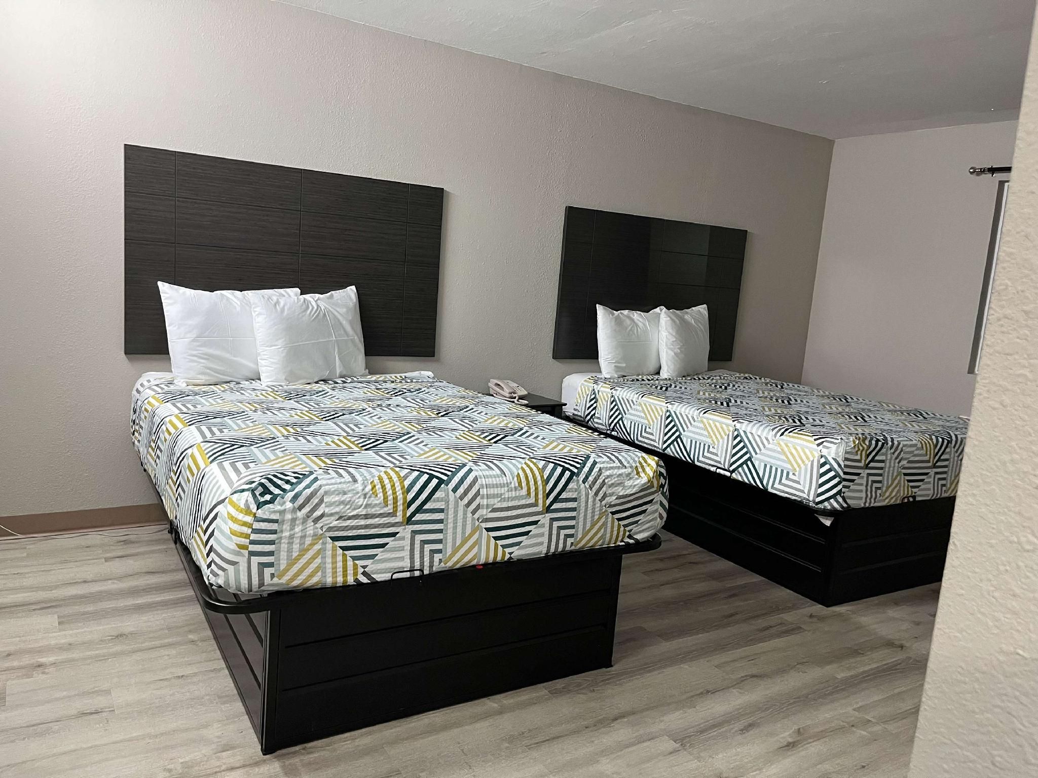 2 Queen Beds | Non-Smoking