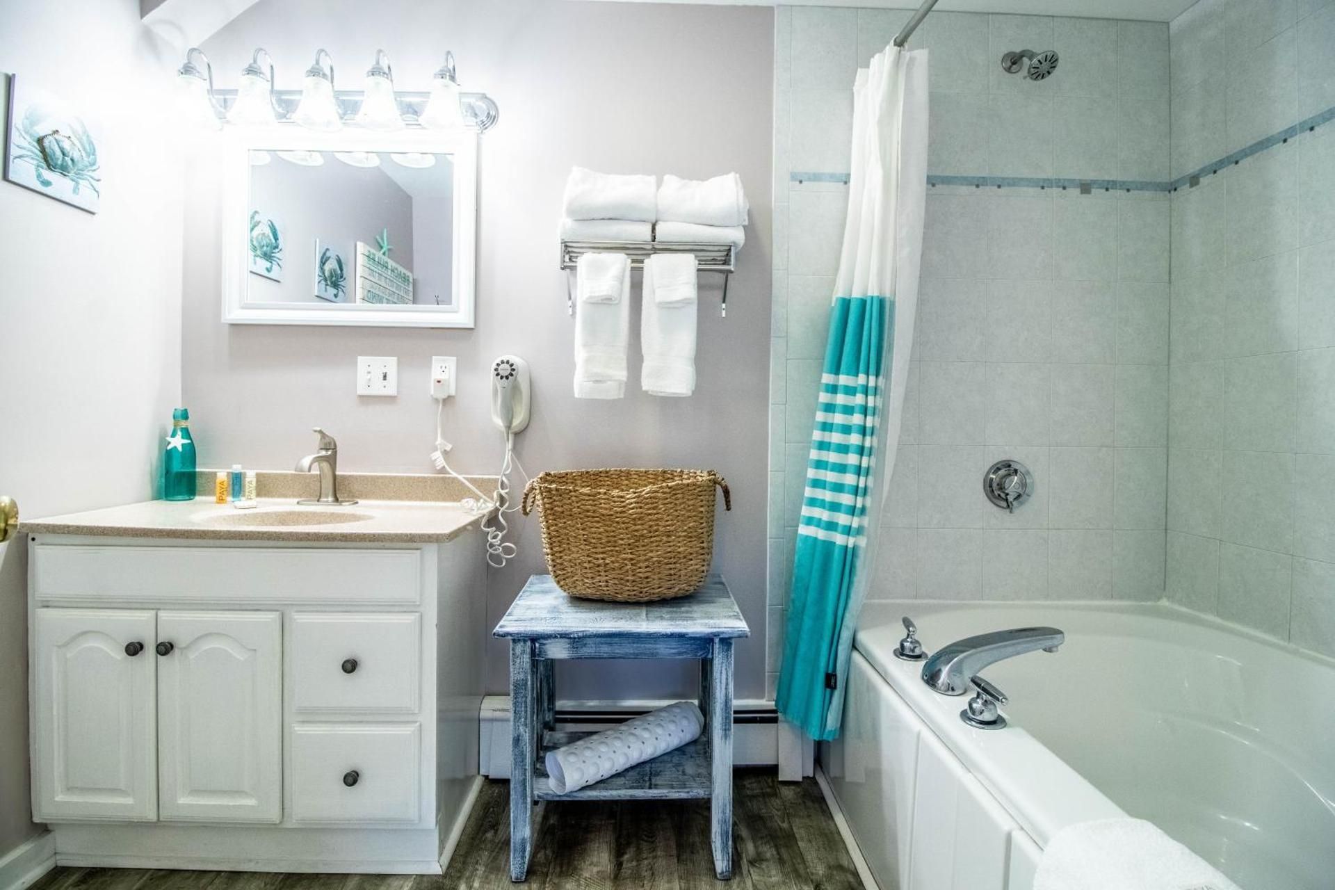 Deluxe Queen Suite