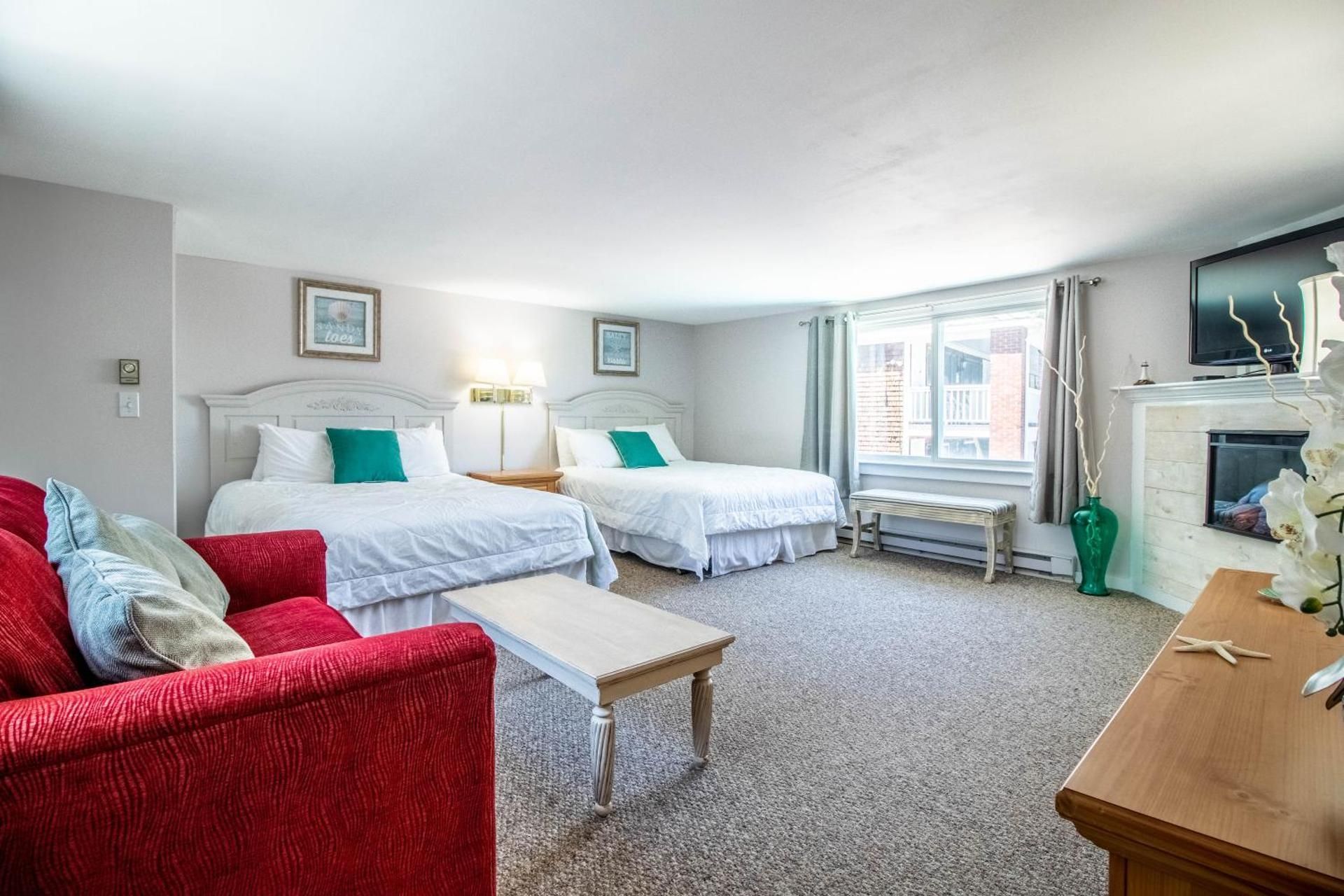 Deluxe Queen Suite