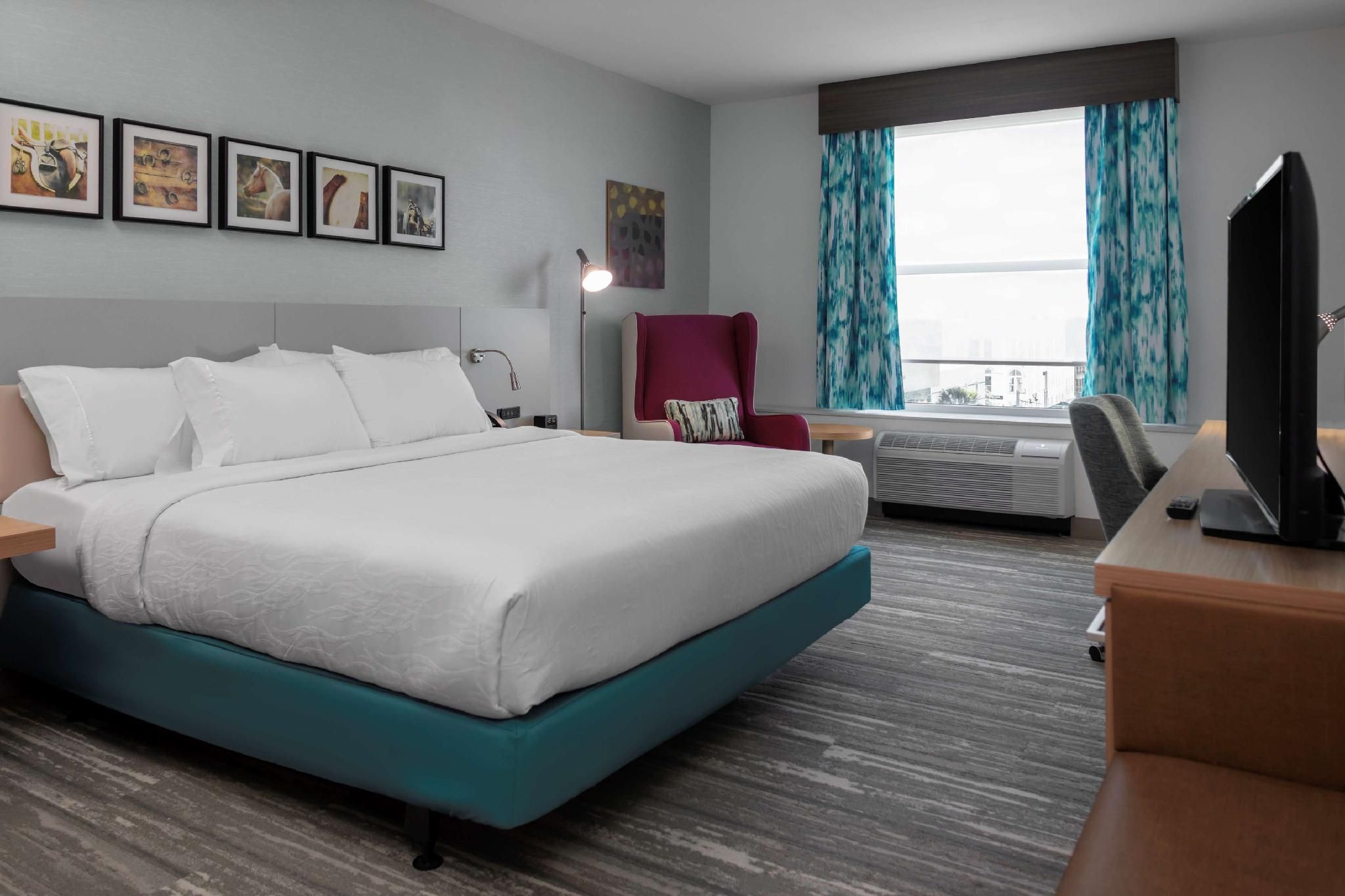 1 KING MOBILITY ACCESSIBLE W/ROLL IN SHOWER