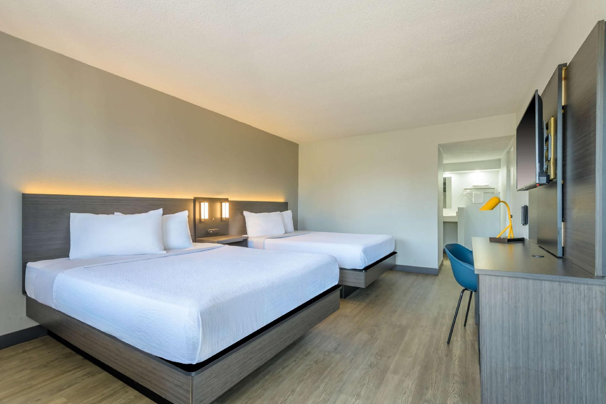 2 Queen Beds | Suite, Non-Smoking